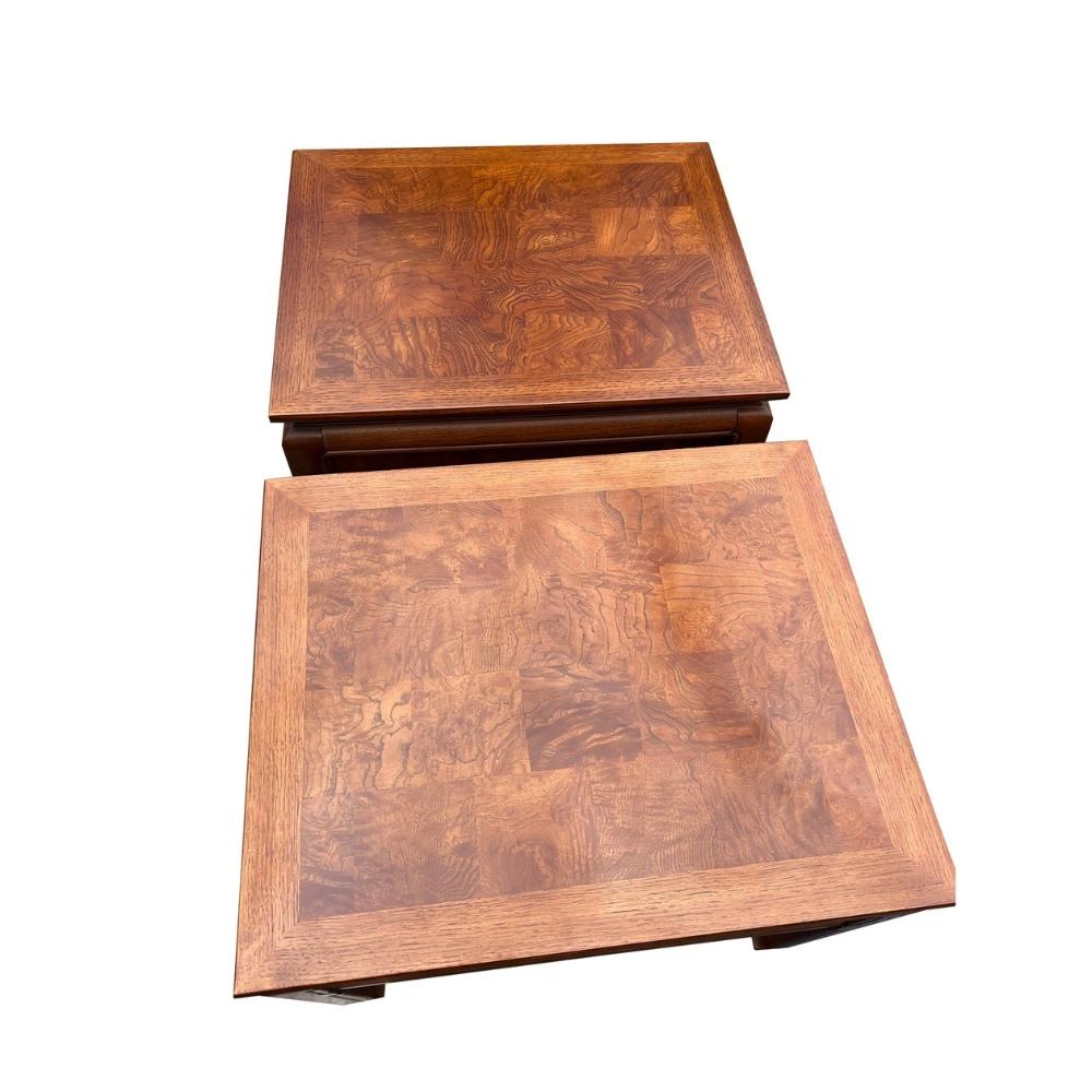 Bois Paire de tables d'appoint en forme de pagode asiatique de style Chinoiserie Vintage By Thomasville des années 1980 en vente