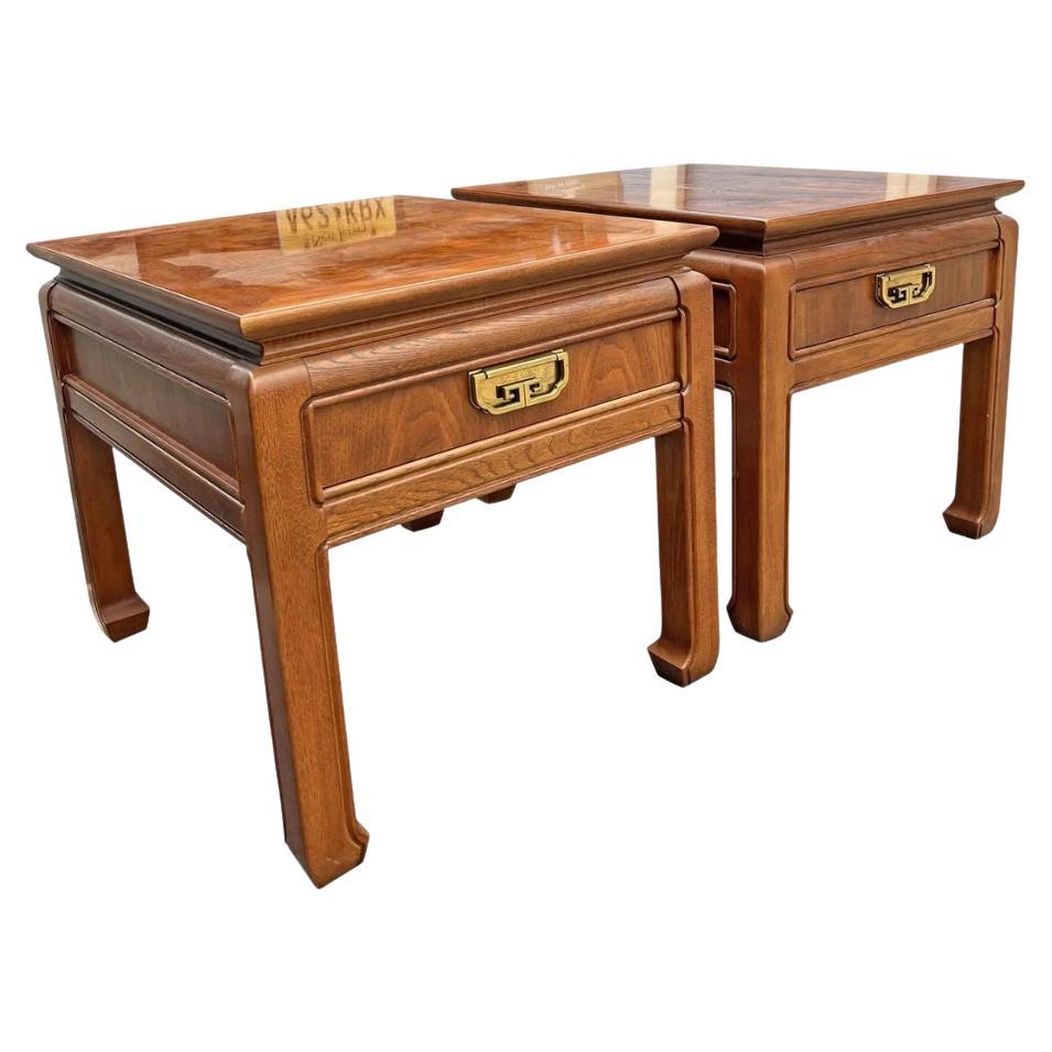 Paire de tables d'appoint en forme de pagode asiatique de style Chinoiserie Vintage By Thomasville des années 1980 en vente