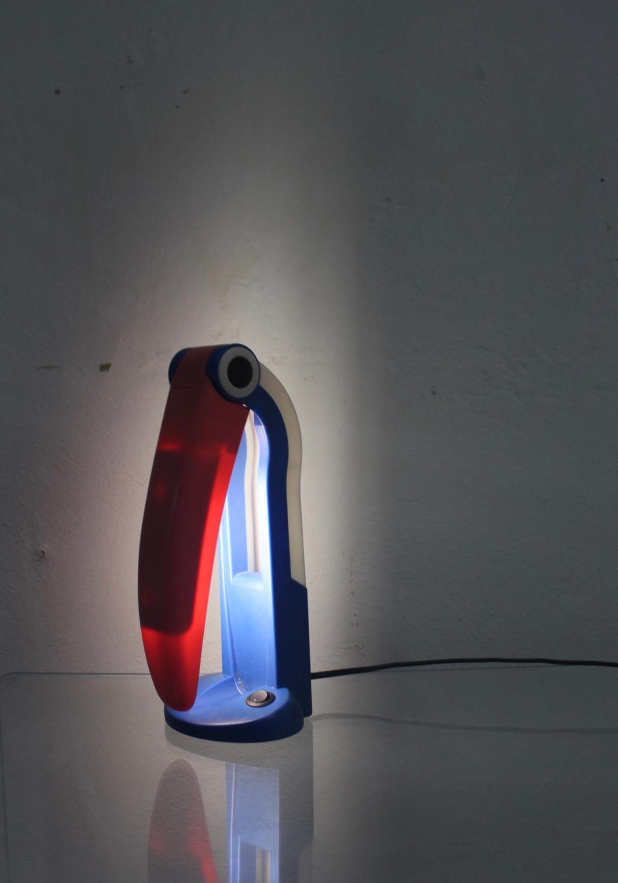 Toucan Blue & Pink Plastic Table Lamp by H.T Huang, 1980s  im Angebot 1