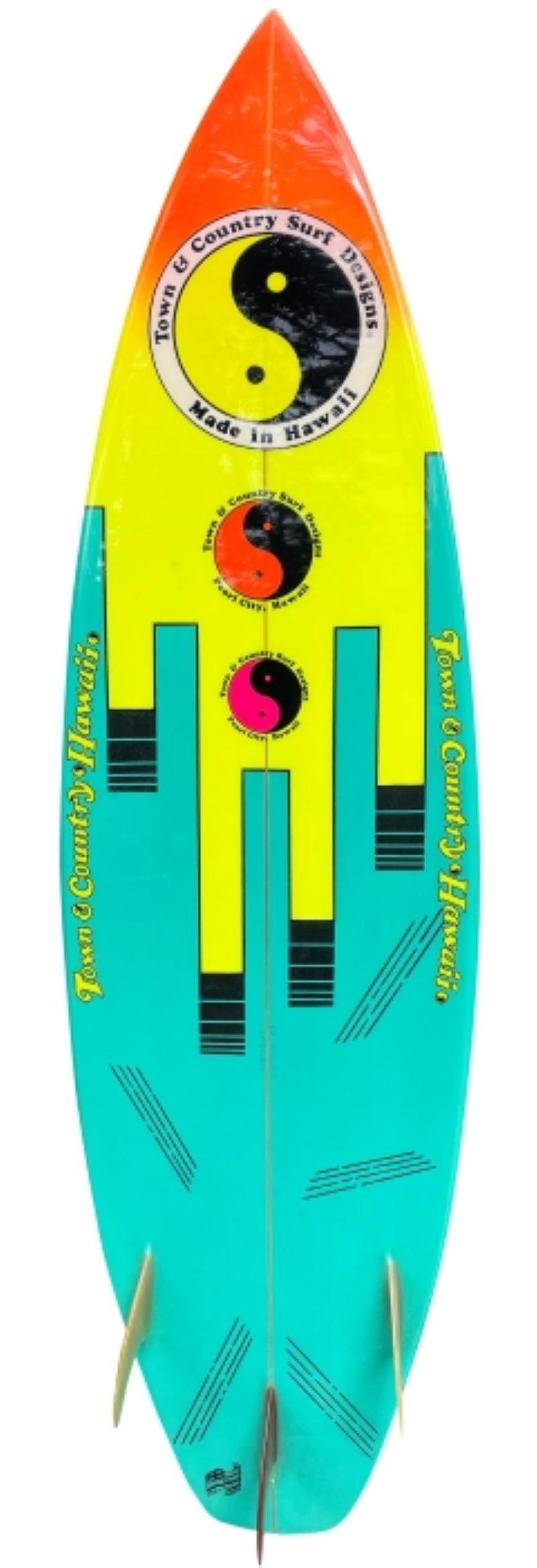 1987 Town & Country (T&C) shortboard shaped by Louis Ferreira. Features an incredible 80’s style airbrush design with glassed on thruster (tri-fin) setup. A fantastic example of a fully restored T&C surfboard with vibrant colors made in the