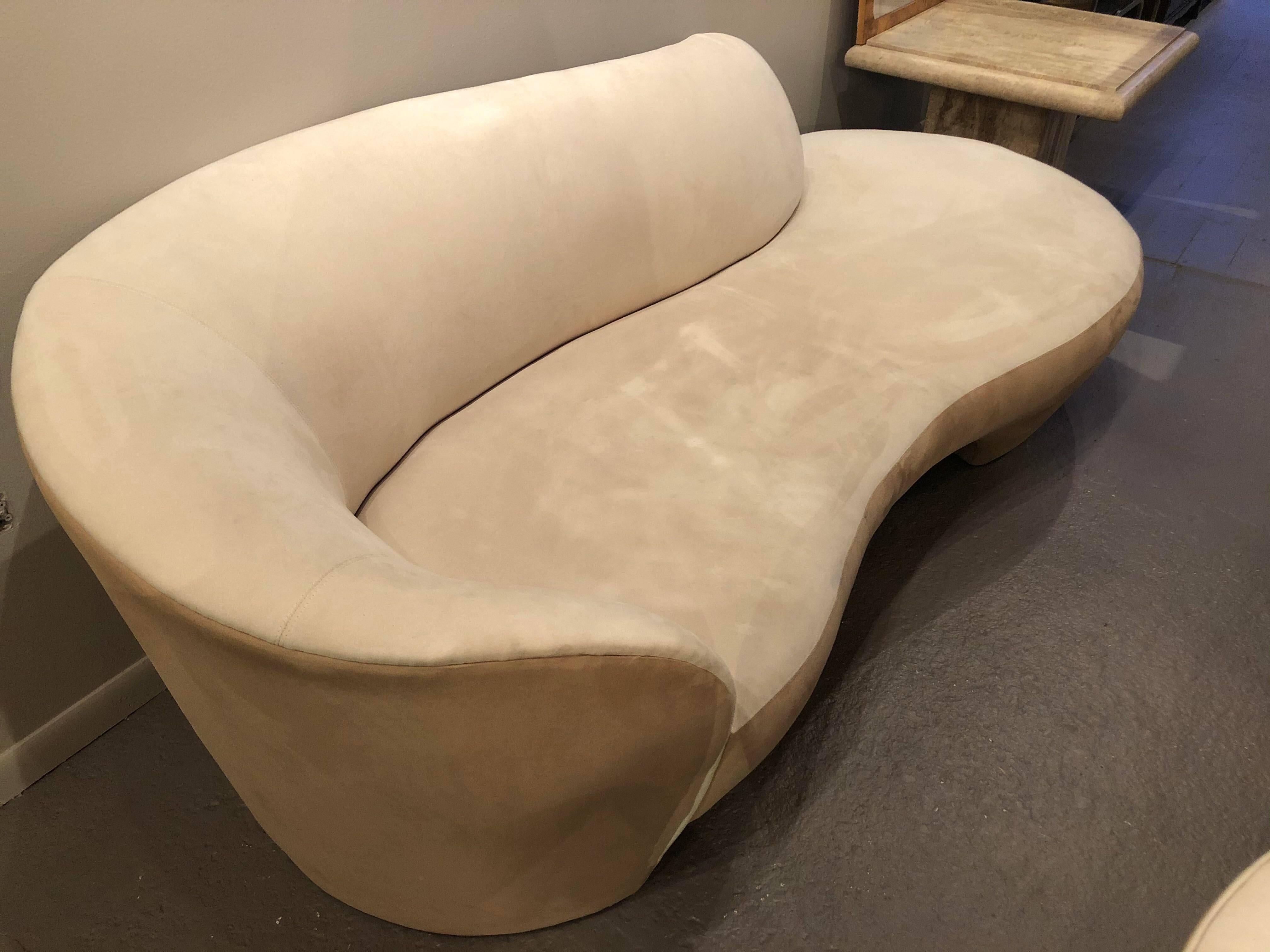 Post-Modern 1980s Vintage Weiman Cloud Serpentine Sofa in Beige Fabric