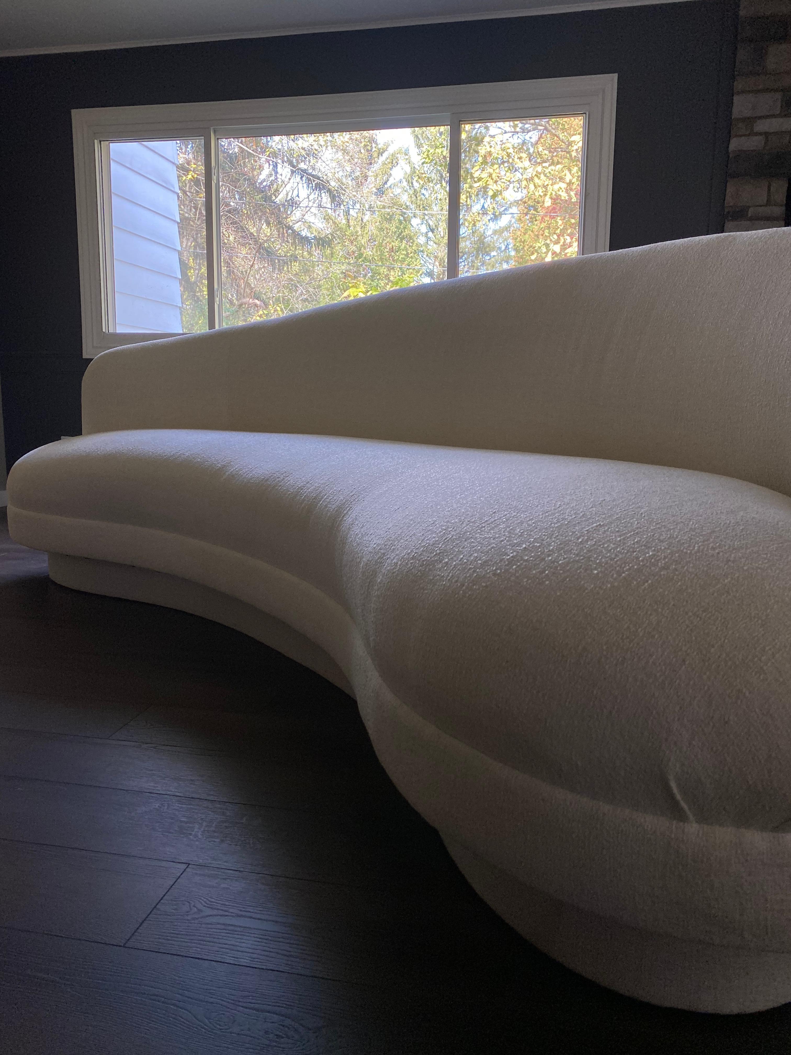 1980s, Vintage Postmodern Cloud Sofa in Boucle Fabric In Excellent Condition In Medina, OH