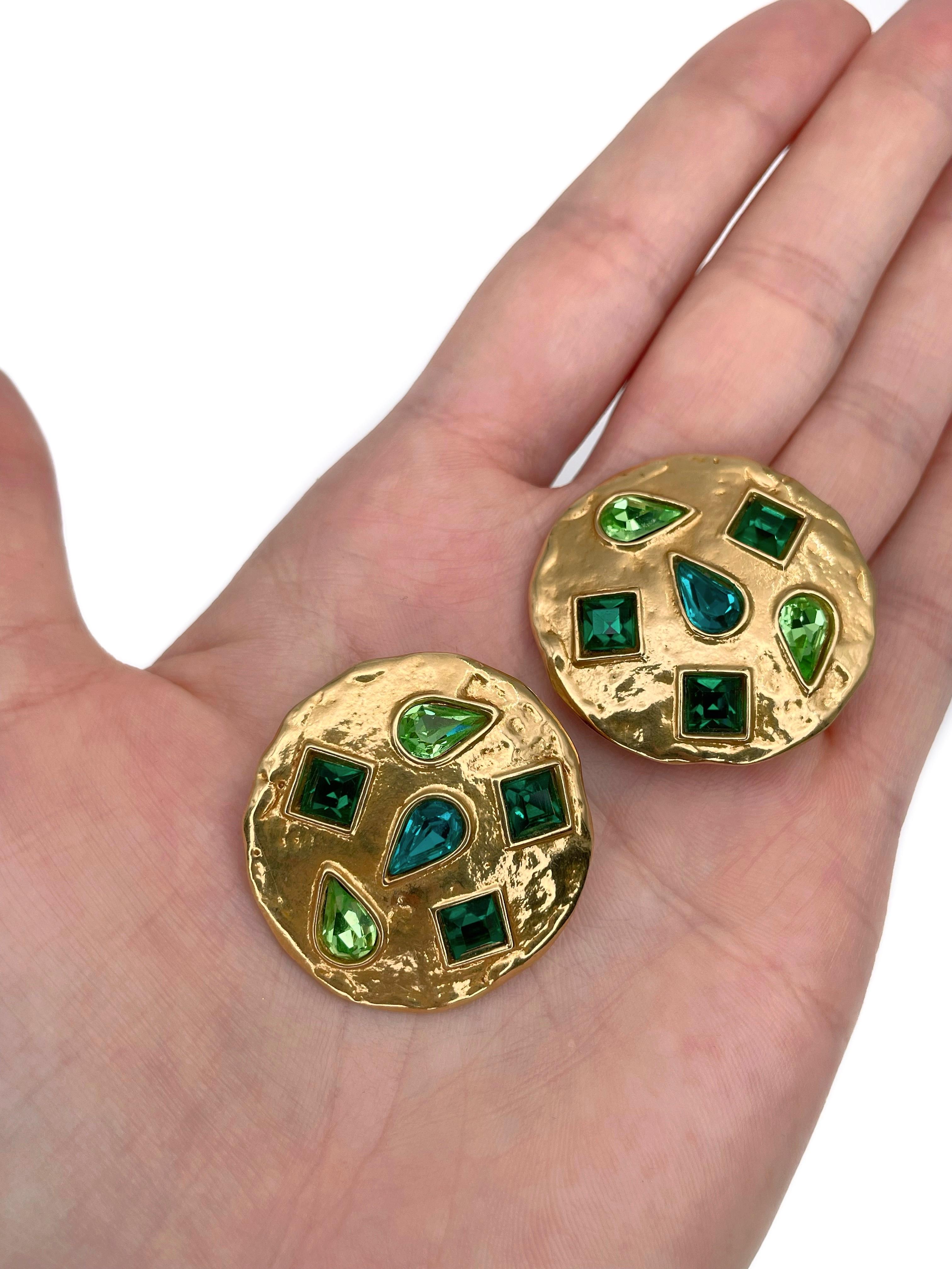 1980s Vintage By Yves Saint Laurent Gold Ton Grün Strass Ohrringe Clip-On im Zustand „Gut“ im Angebot in Vilnius, Vilniaus apskr.