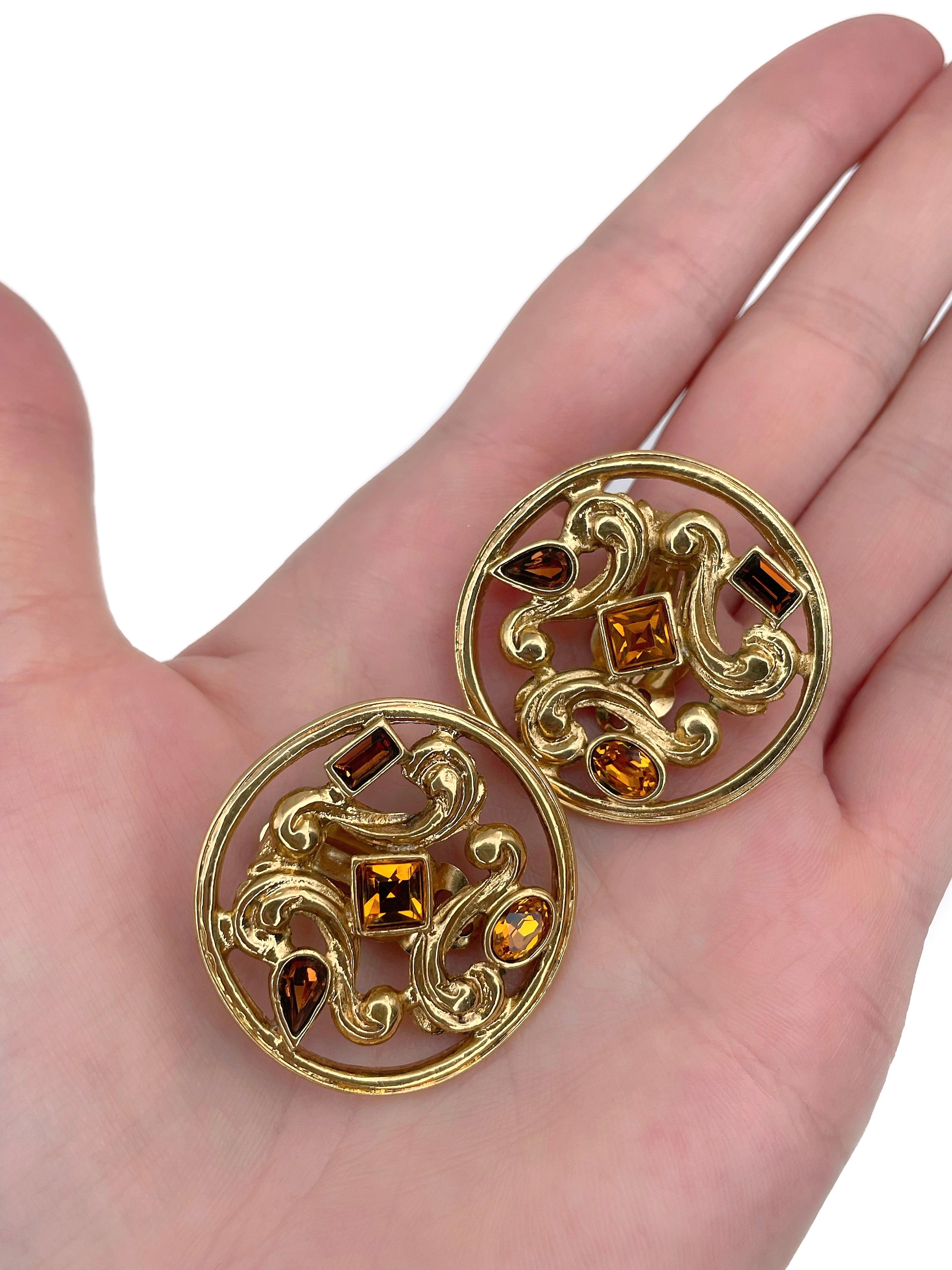 1980er Jahre Vintage Yves Saint Laurent Gold Ton Orange Braun Kristall Clip-On Ohrringe im Zustand „Gut“ im Angebot in Vilnius, Vilniaus apskr.