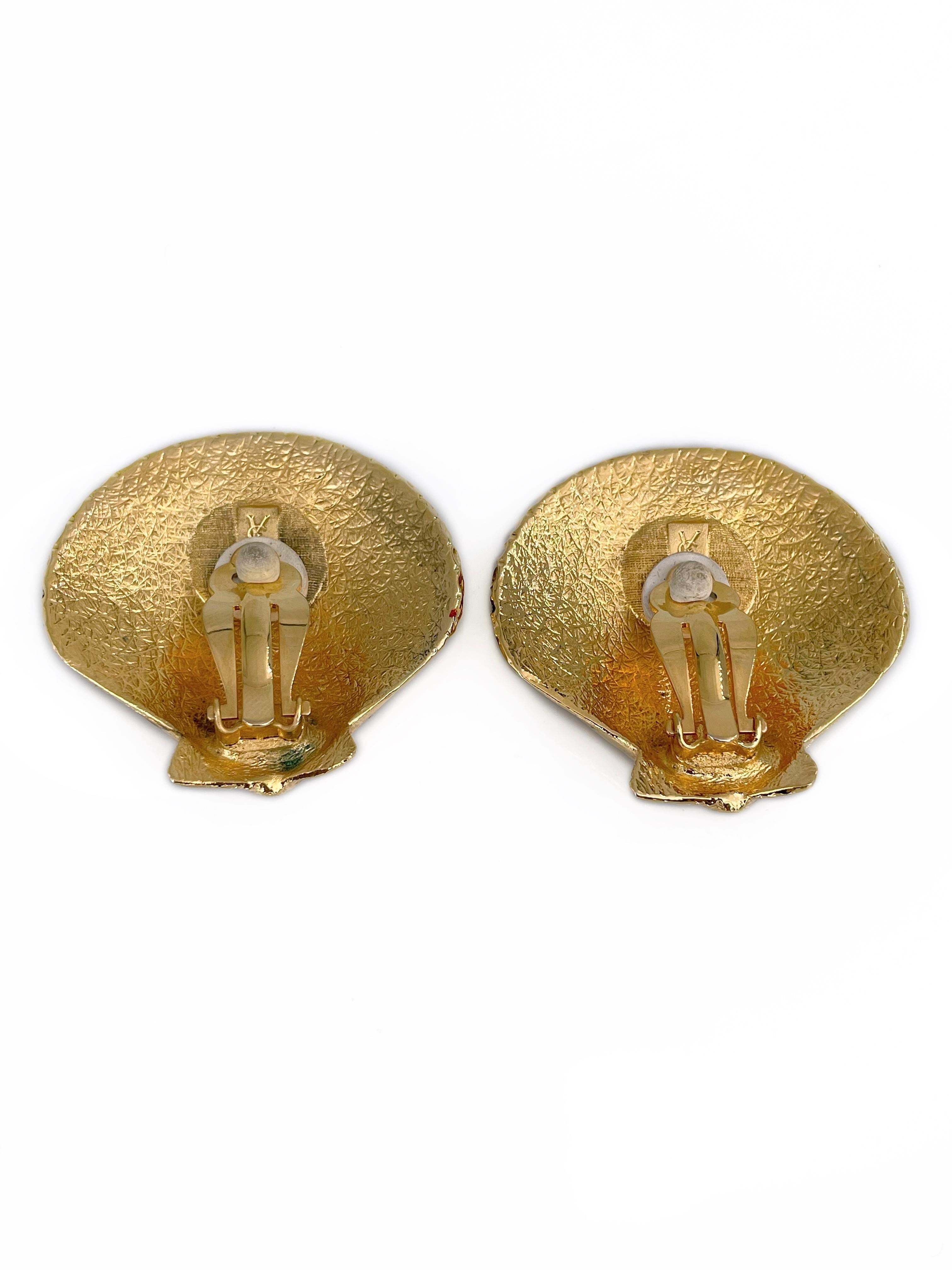1980s Vintage Yves Saint Laurent Gold Tone Shell Shape Clip-On Earrings In Good Condition In Vilnius, LT