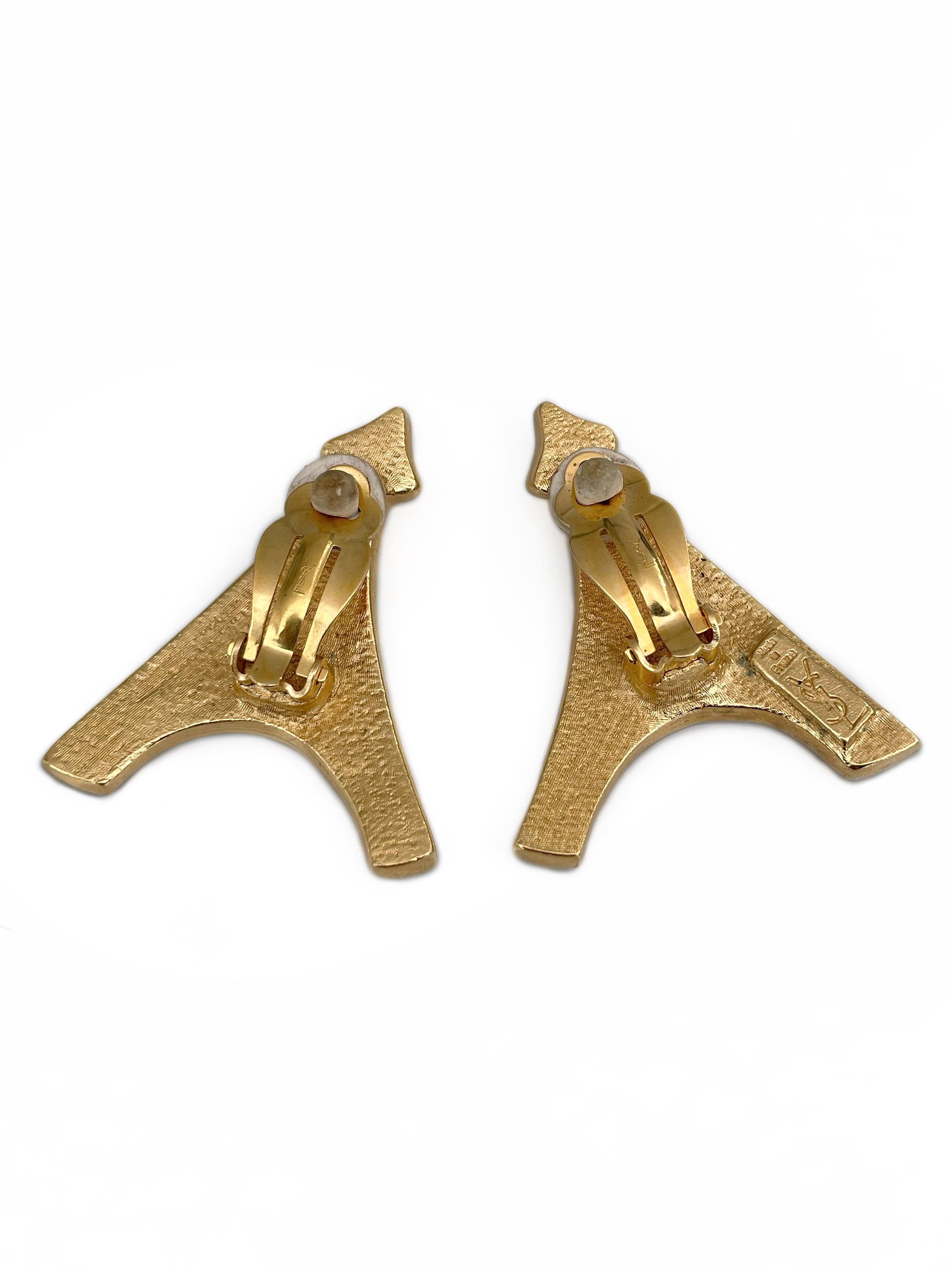 1980s Vintage Yves Saint Laurent Iconic Gold Tone Eiffel Tower Clip-On Earrings In Good Condition For Sale In Vilnius, LT
