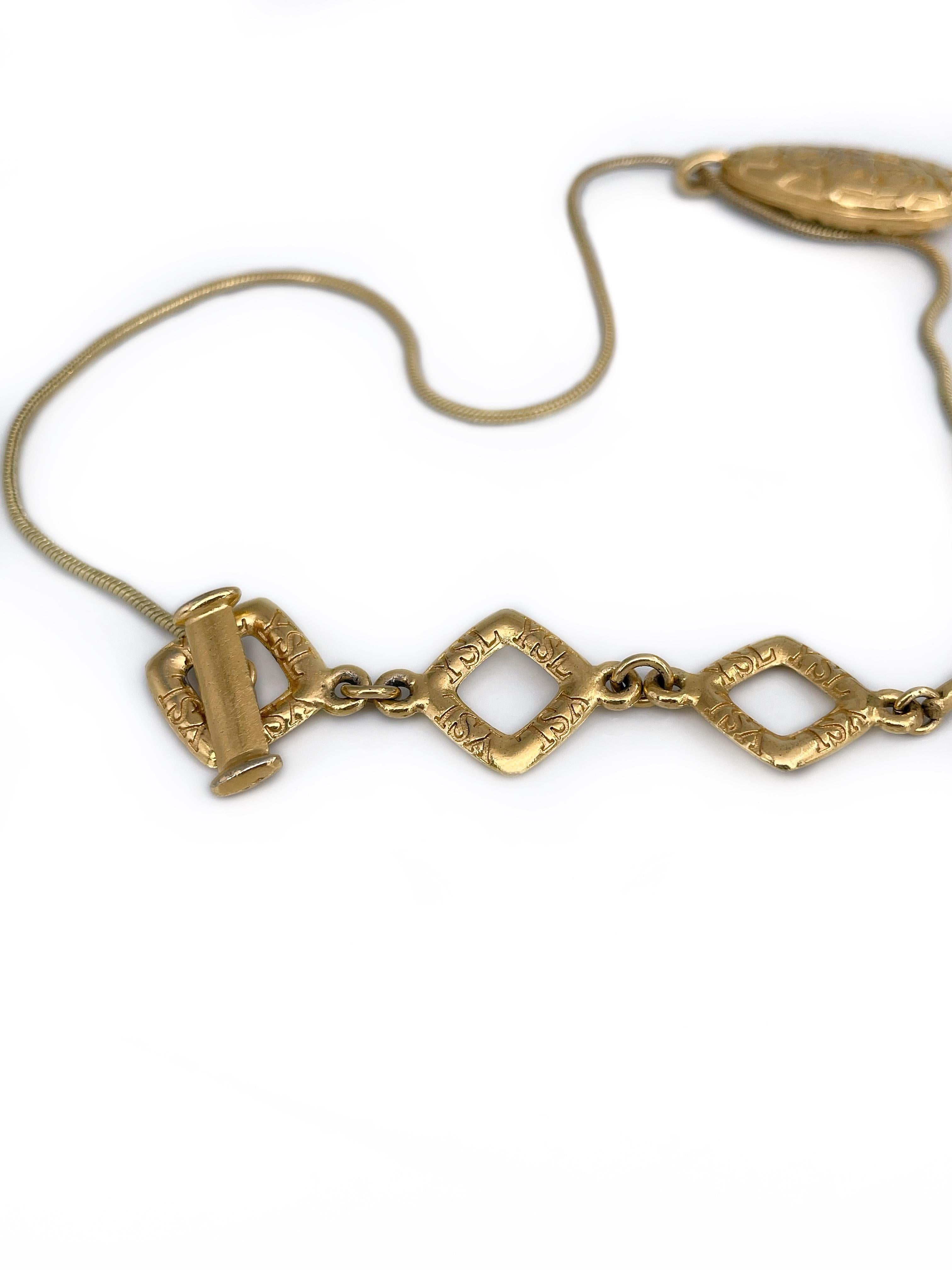 Yves Saint Laurent YSL, collier pendentif vintage en forme de goutte avec monogramme couleur or, années 1980 Bon état - En vente à Vilnius, LT