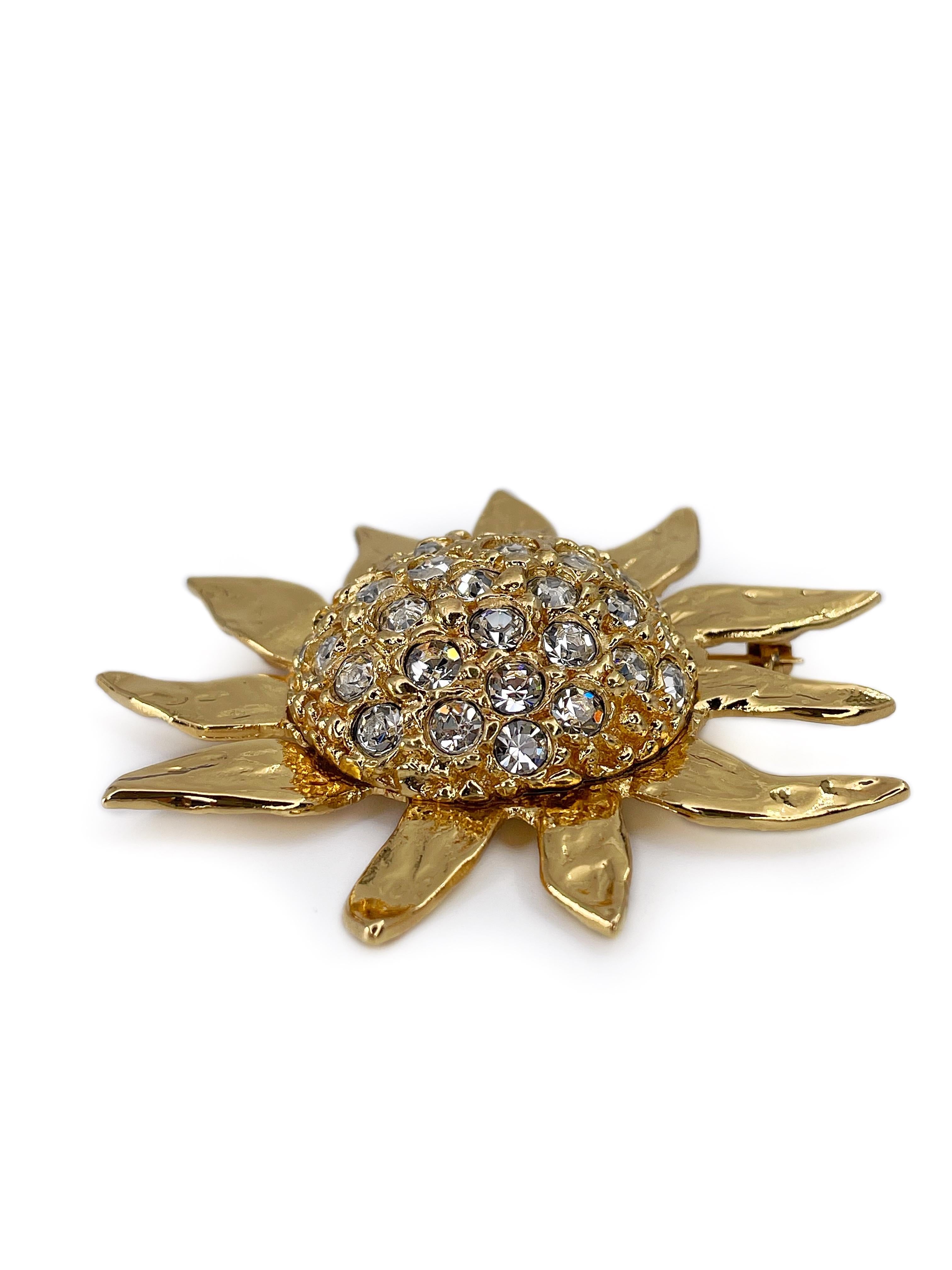 This is a beautiful sunflower brooch designed by Robert Goosens for YSL in 1980s. The piece is gold plated, adorned with clear rhinestones.

Markings: “YSL - Made in France” (shown in photos).

Diameter: 6cm

———

If you have any questions, please