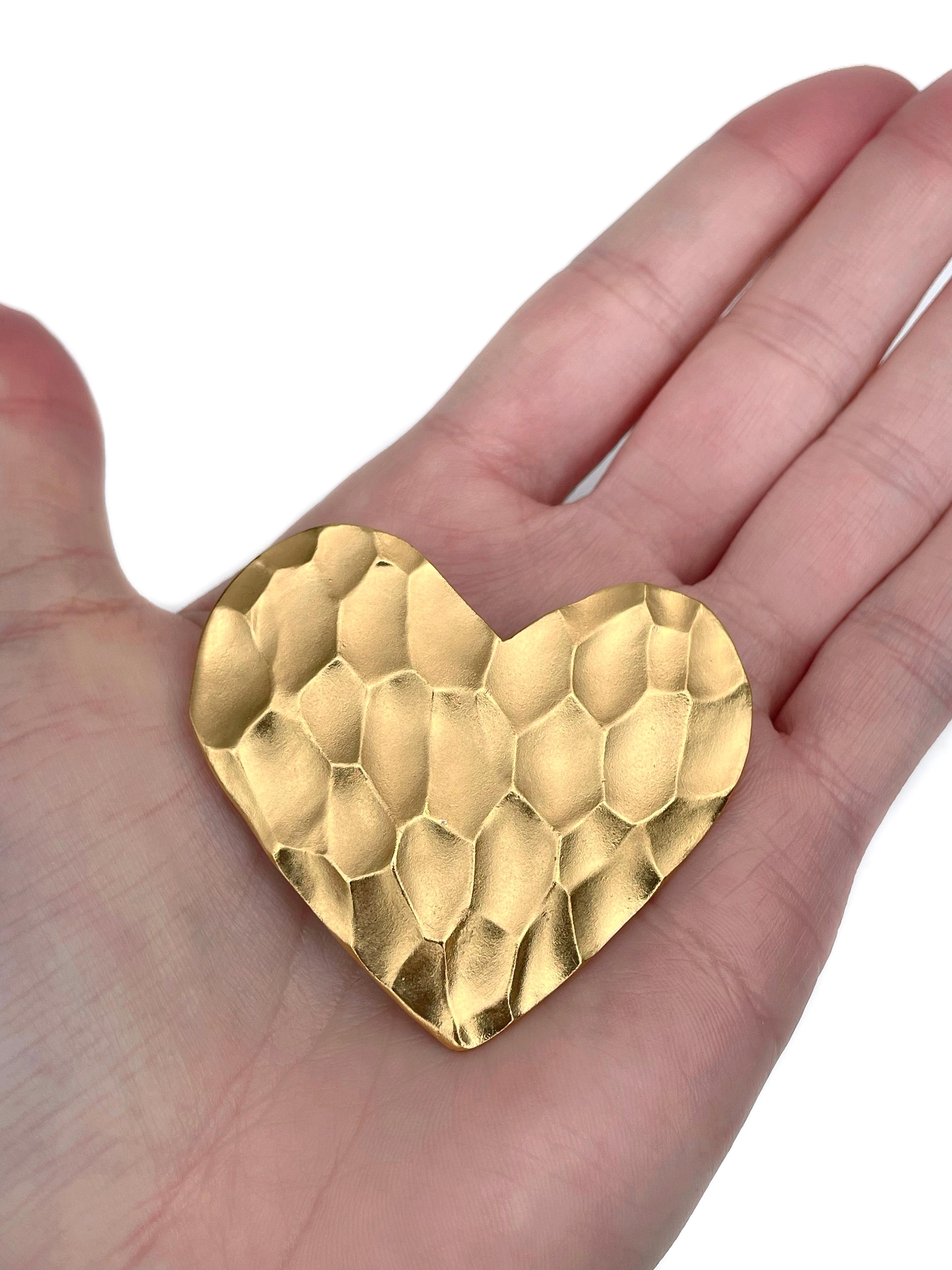 Modern 1980s Vintage Yves Saint Laurent YSL Gold Tone Textured Pattern Heart Brooch For Sale