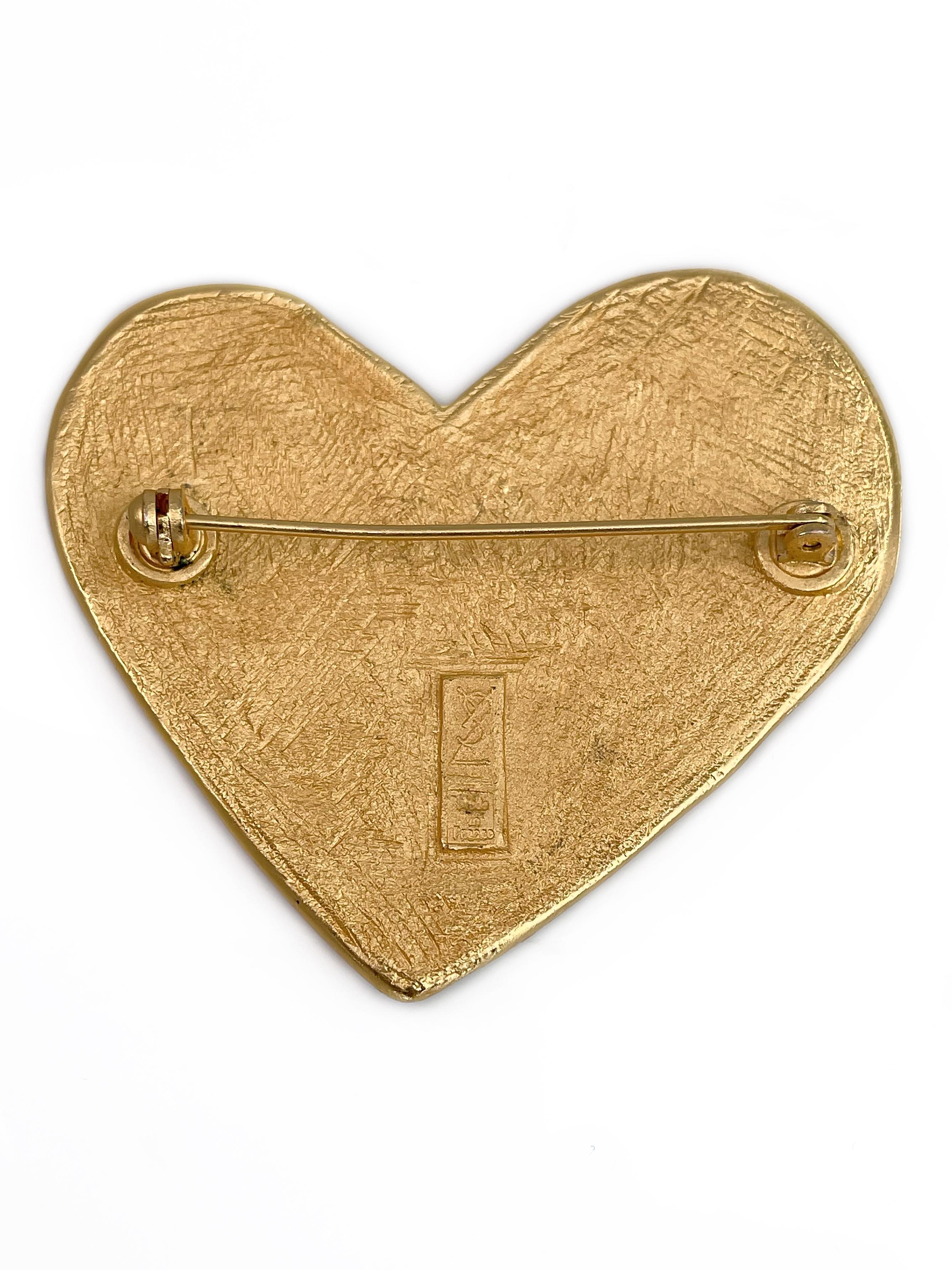 1980s Vintage Yves Saint Laurent YSL Gold Tone Textured Pattern Heart Brooch In Good Condition For Sale In Vilnius, LT
