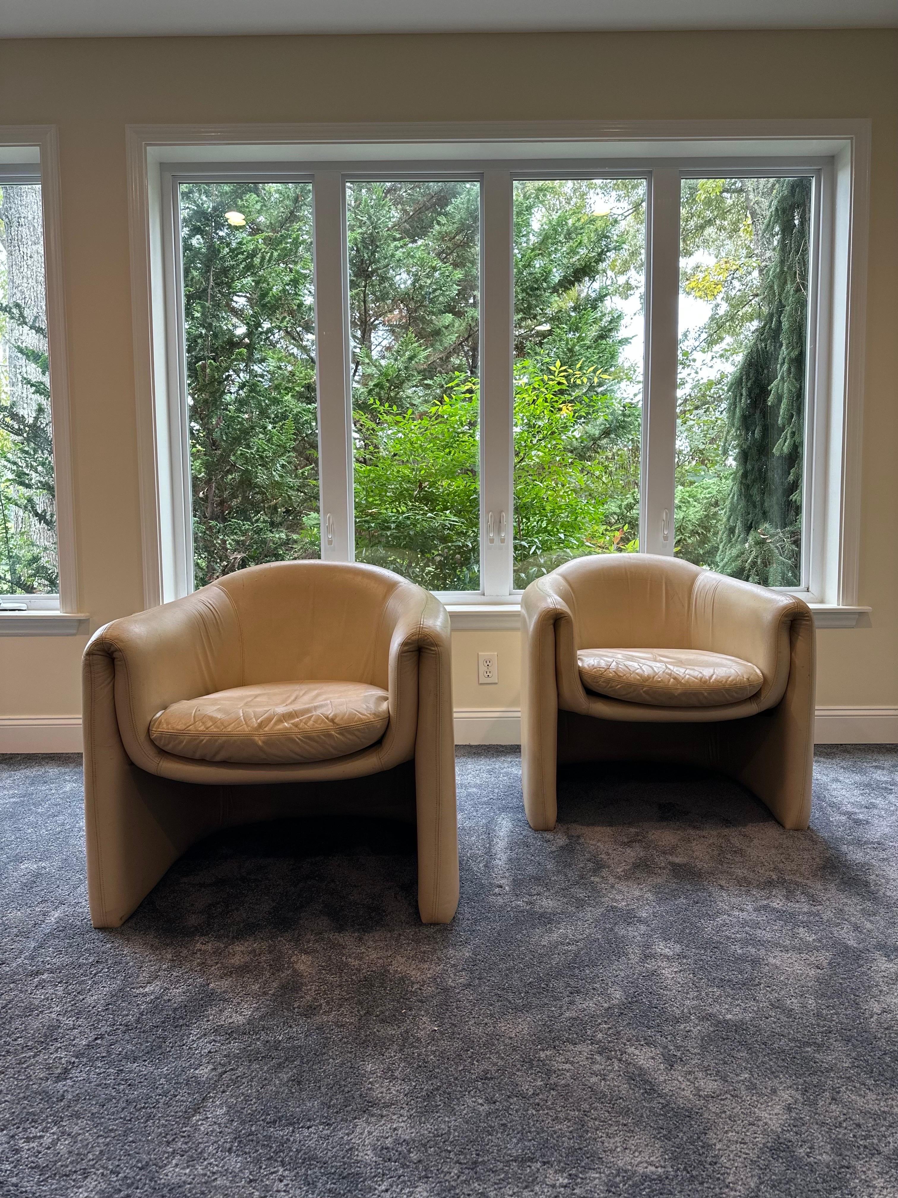 Pair of iconic lounge barrel chairs designed by Vladimir Kagan for Preview, tagged 1986. The chairs have an appealing biomorphic shape that is also very comfortable. Stylish and sophisticated.