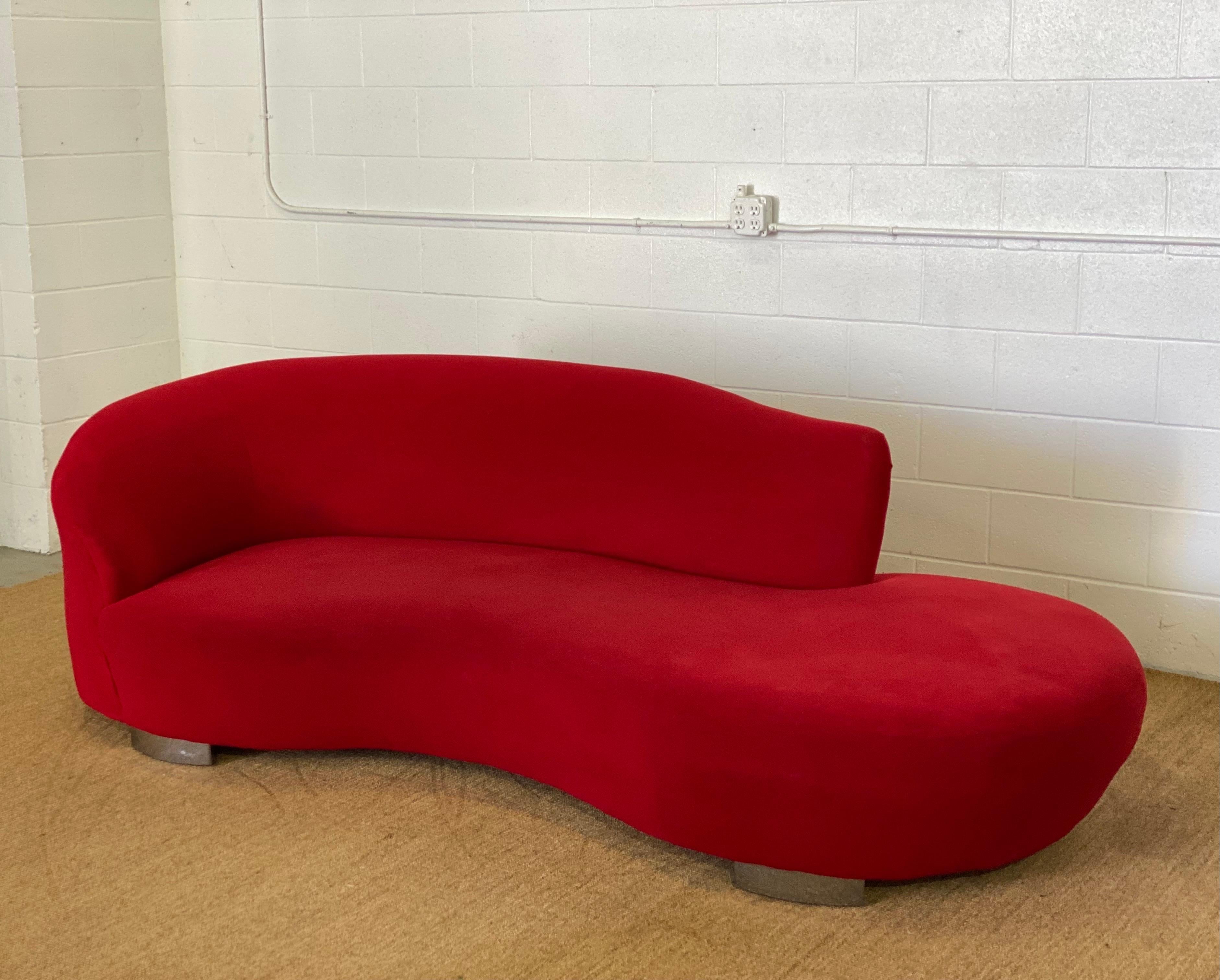 Modern 1980s Vintage Curved Cloud Red Sofa For Sale