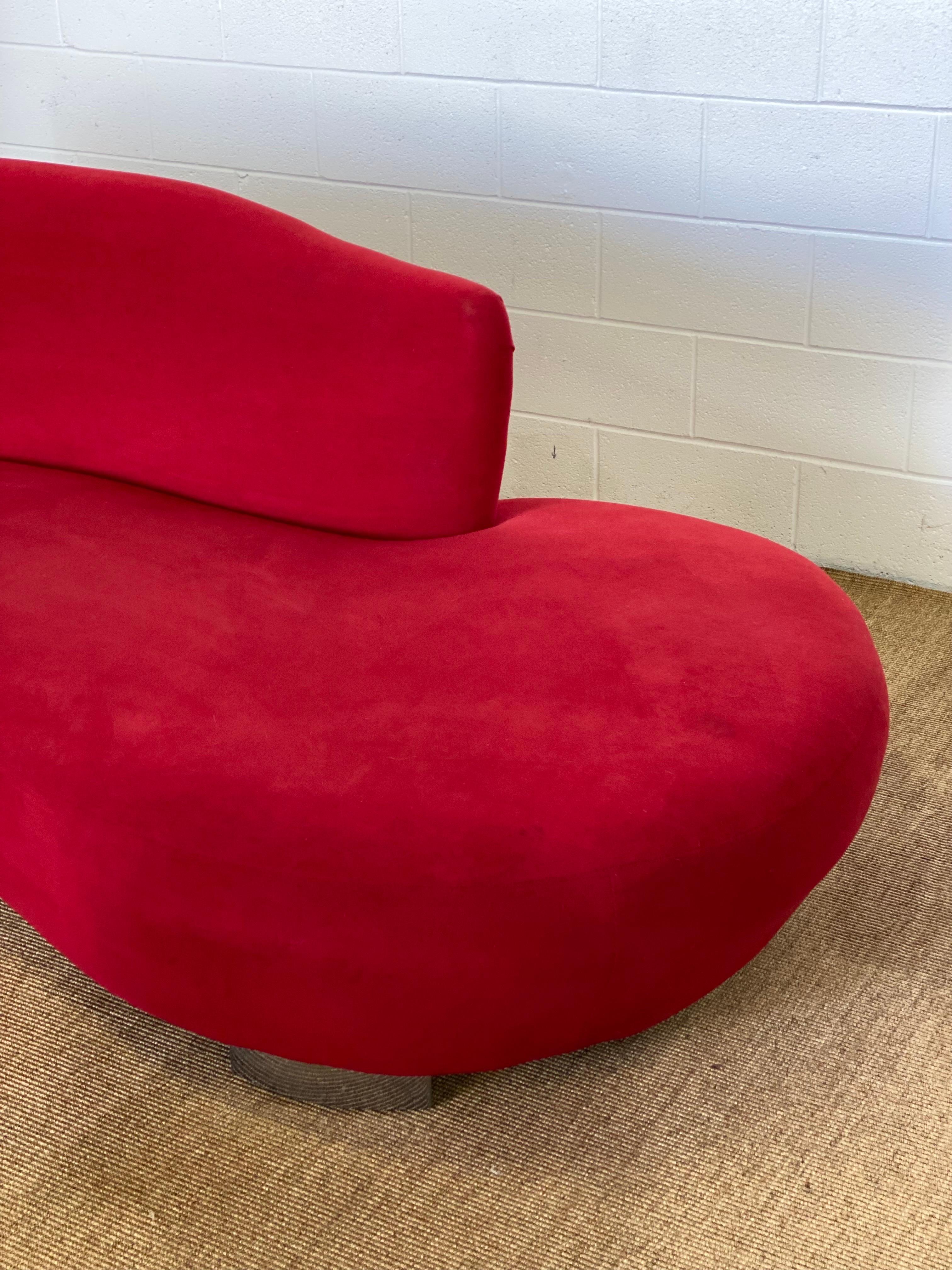 1980s Vintage Curved Cloud Red Sofa In Good Condition For Sale In Farmington Hills, MI