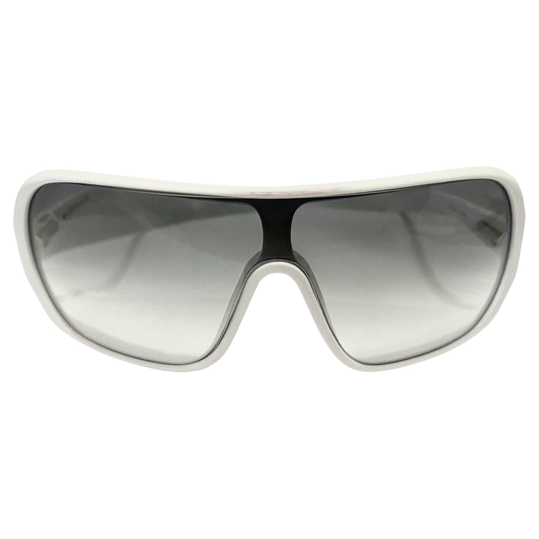 1980s Vogue Eyewear White Mask Wrap Frame Sunglasses en venta