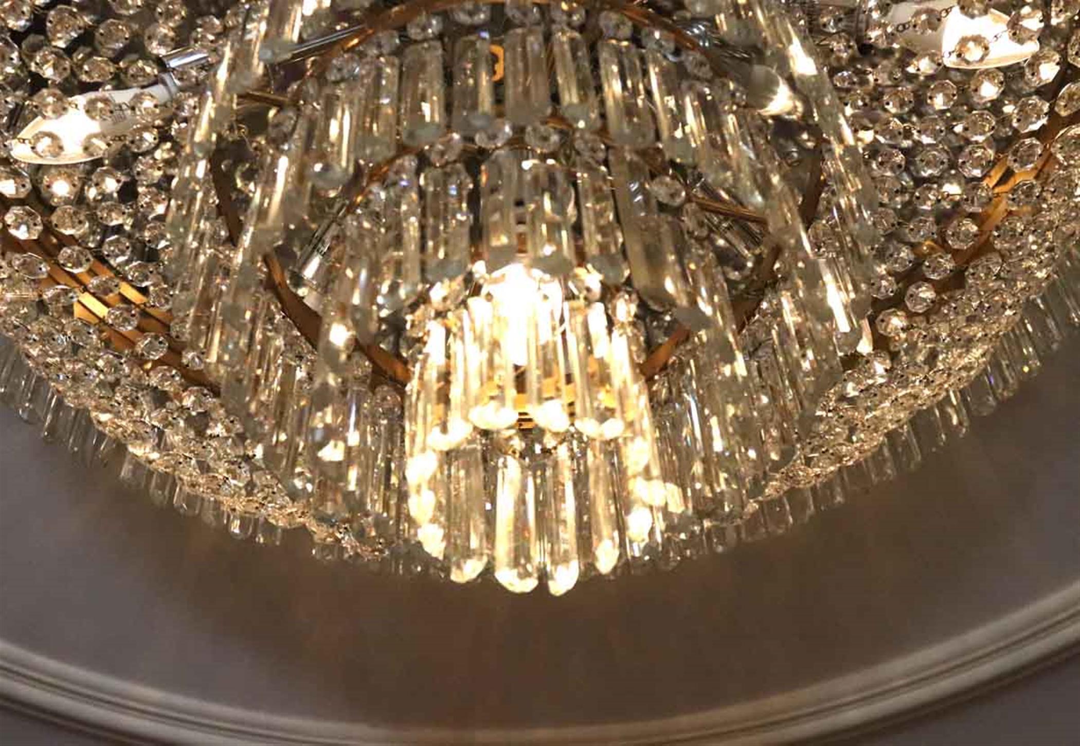 1980s Waldorf Astoria Hotel Chandelier Duke of Windsor Suite Flush Mount Crystal For Sale 2