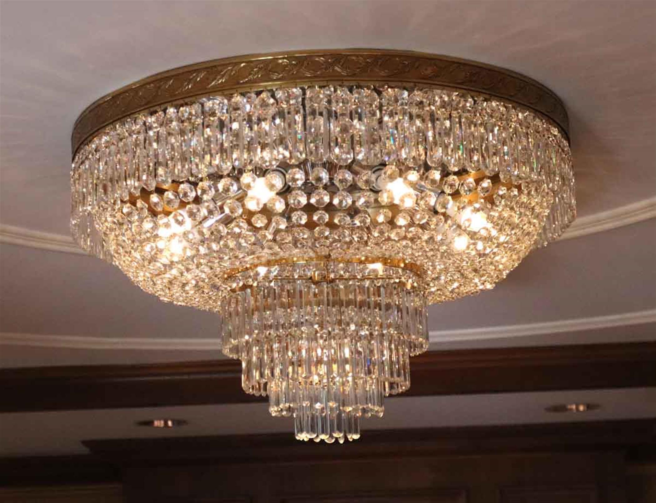 1980s Waldorf Astoria Hotel Chandelier Duke of Windsor Suite Flush Mount Crystal In Good Condition For Sale In New York, NY