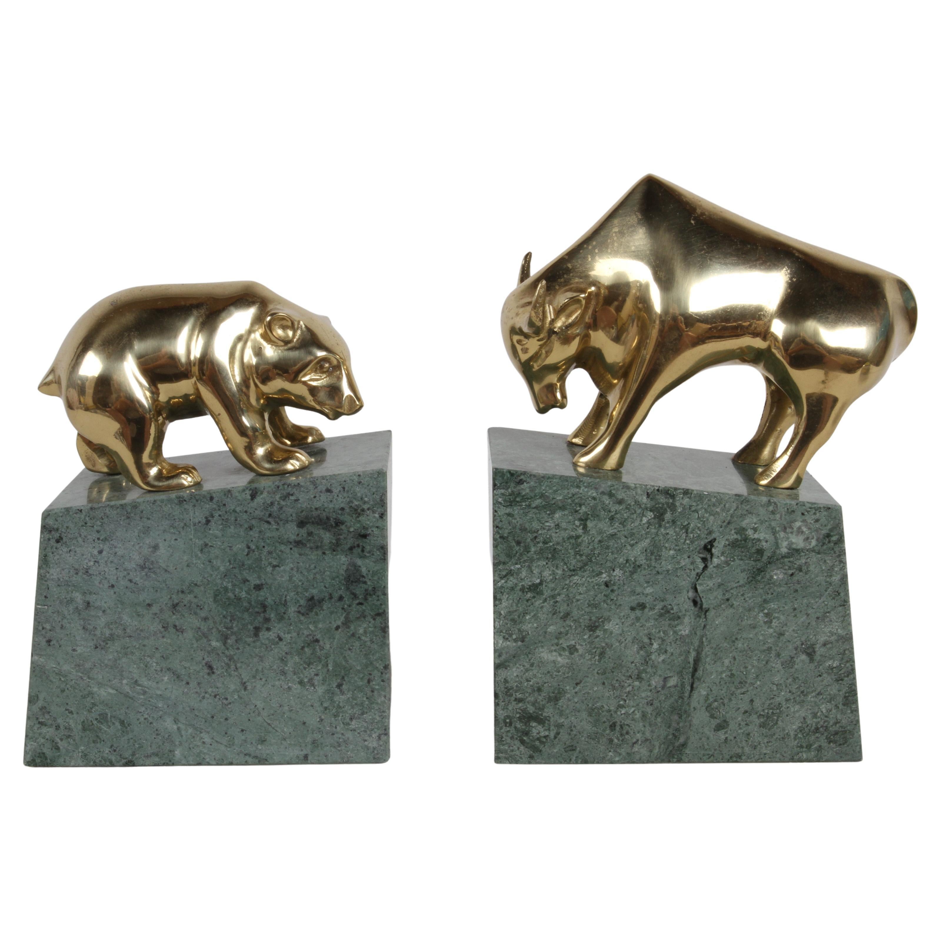 Wall Street, años 80 - Sujetalibros Toro vs Oso en latón y mármol verde