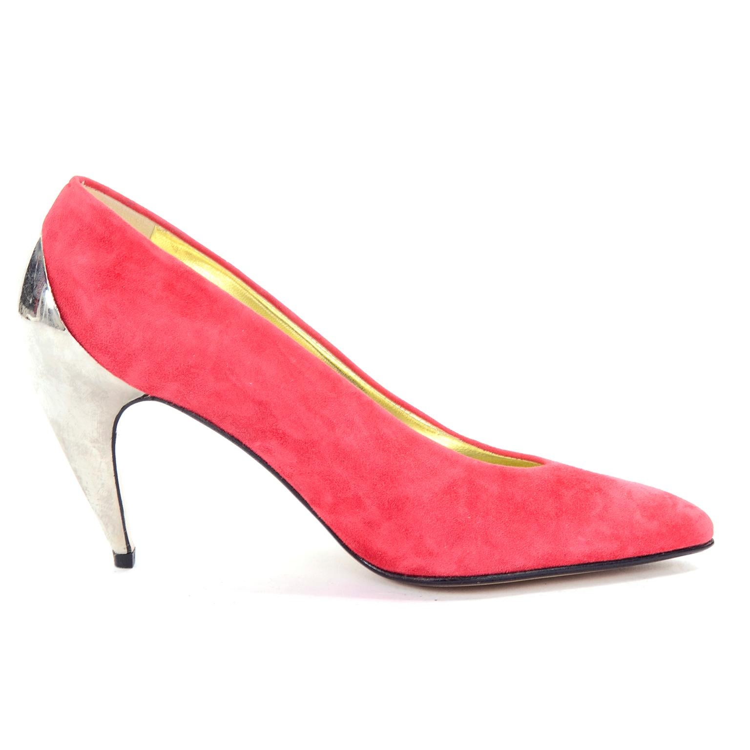 1980s Walter Steiger Vintage Salmon Pink Suede Shoes W Mirrored Silver Heels 7AA In Excellent Condition For Sale In Portland, OR