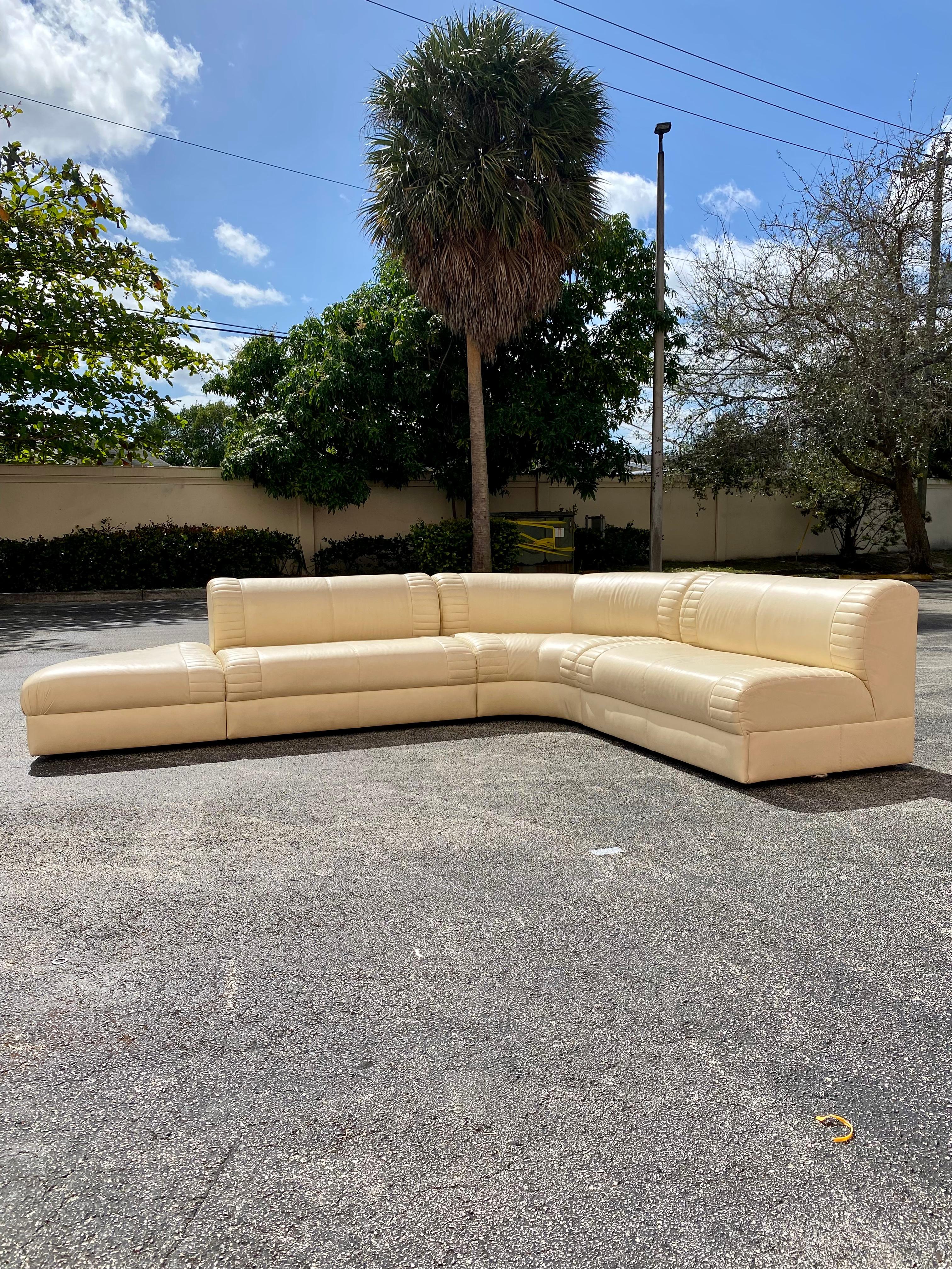 1980s Weiman Serpentine Modular Beige Leather Sectional For Sale 3