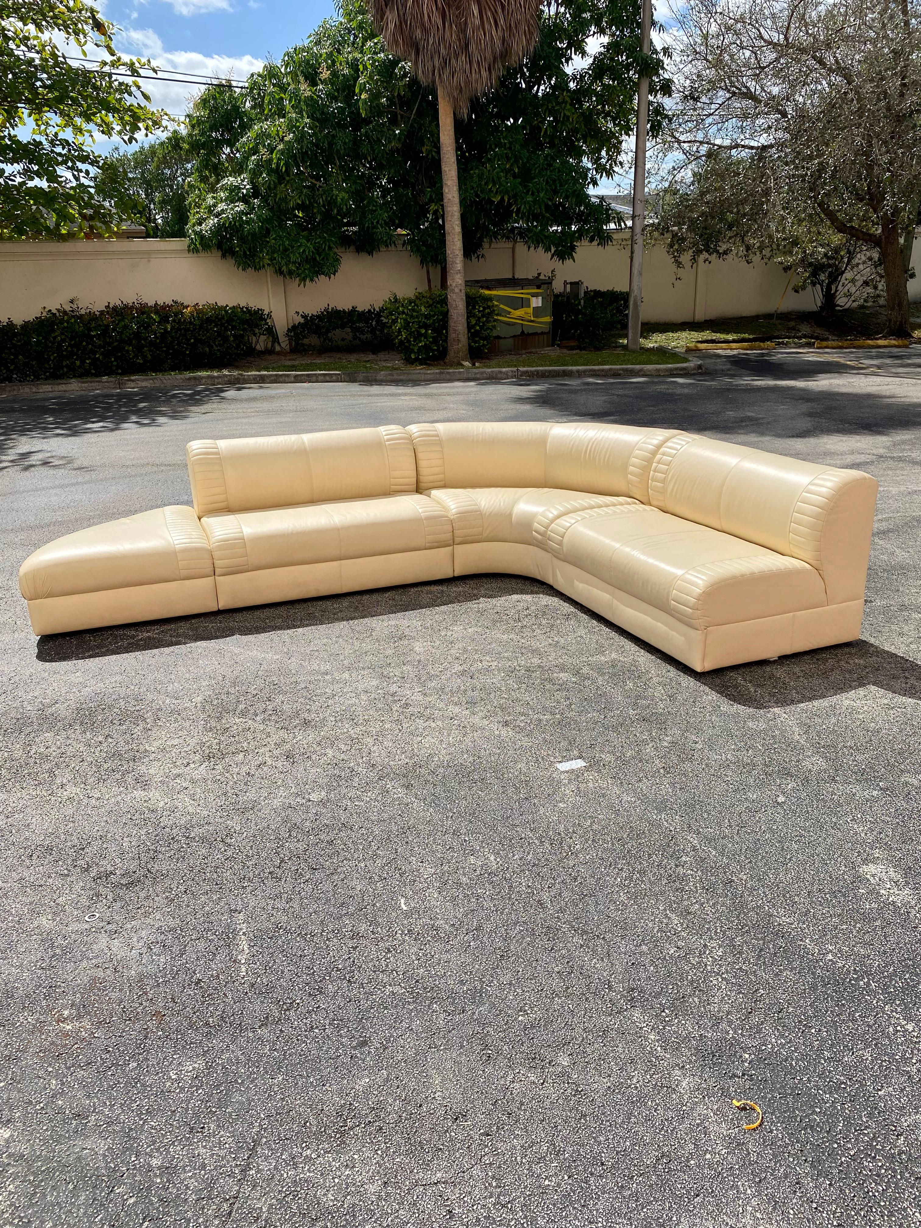 1980s Weiman Serpentine Modular Beige Leather Sectional For Sale 5