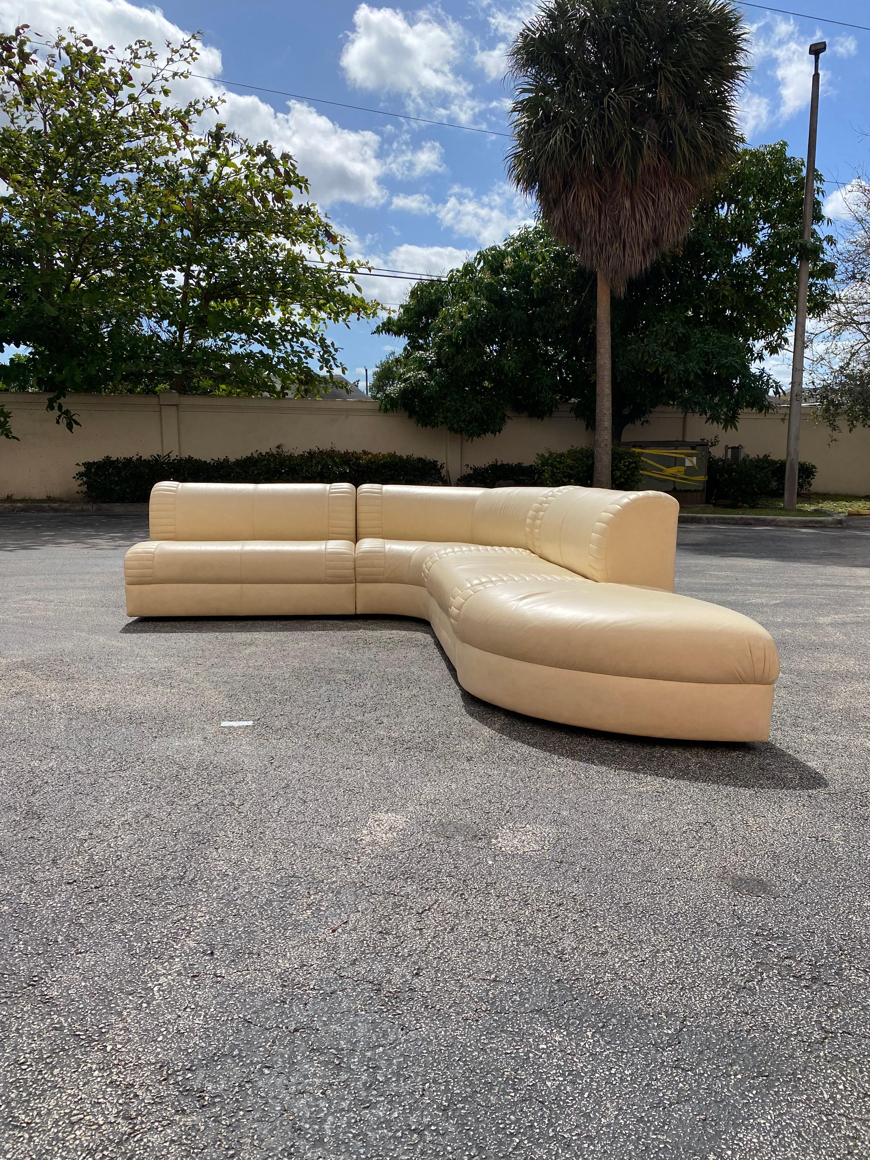 Post-Modern 1980s Weiman Serpentine Modular Beige Leather Sectional For Sale