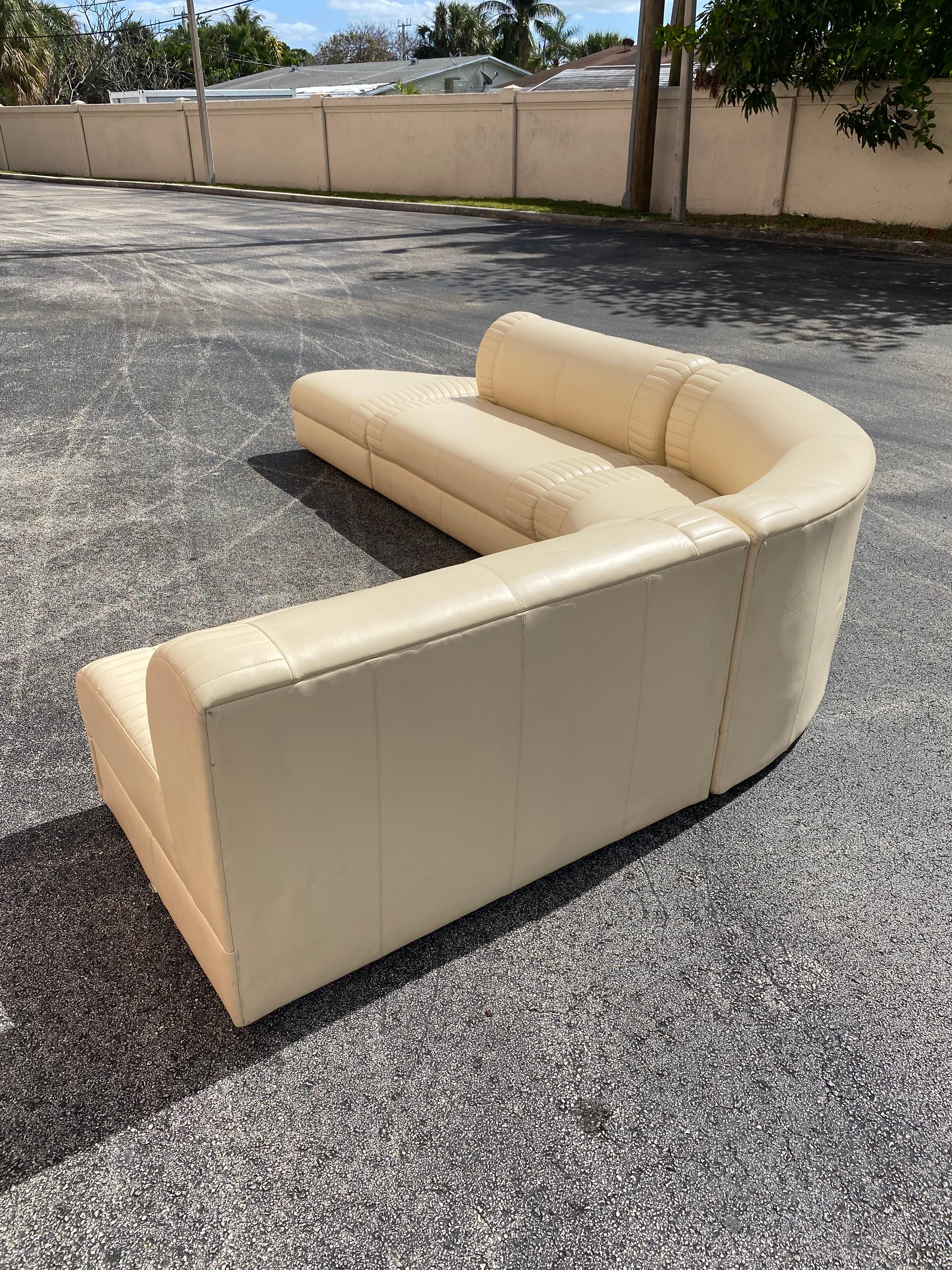 North American 1980s Weiman Serpentine Modular Beige Leather Sectional For Sale