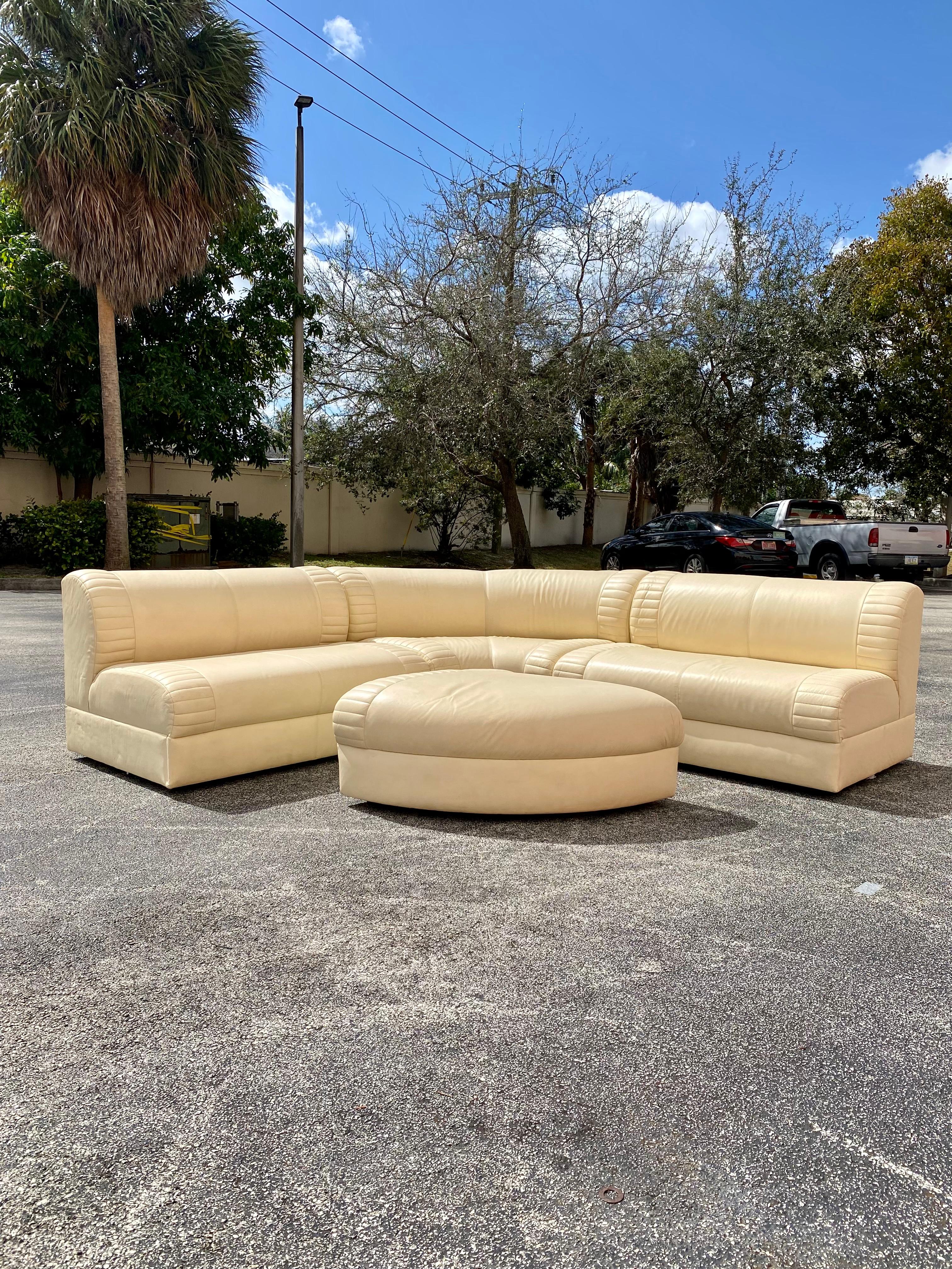 Late 20th Century 1980s Weiman Serpentine Modular Beige Leather Sectional For Sale