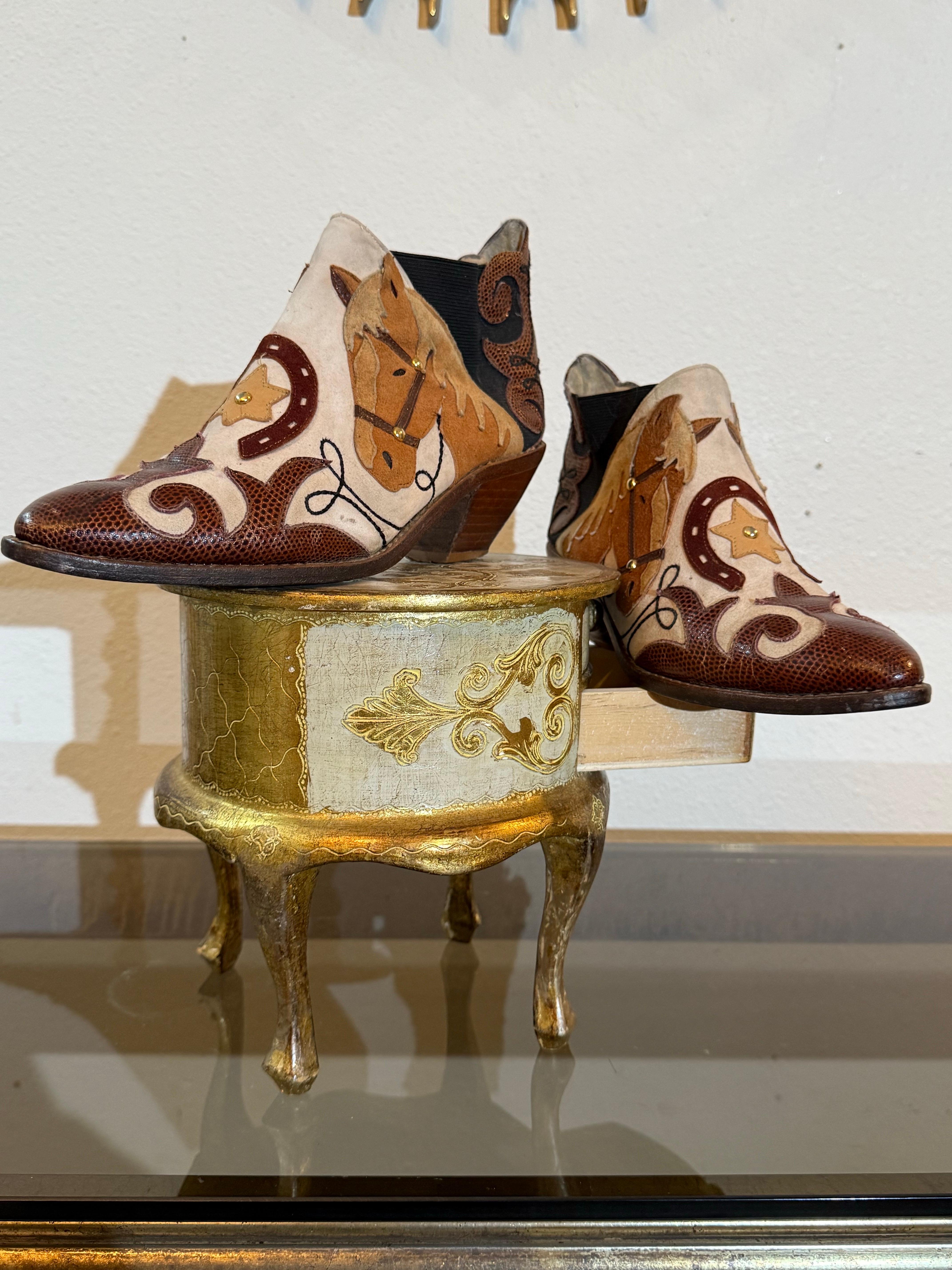 1980er Jahre Western Cowboy Pferd Motiv Stiefelette w Leder Applique Design im Angebot 2