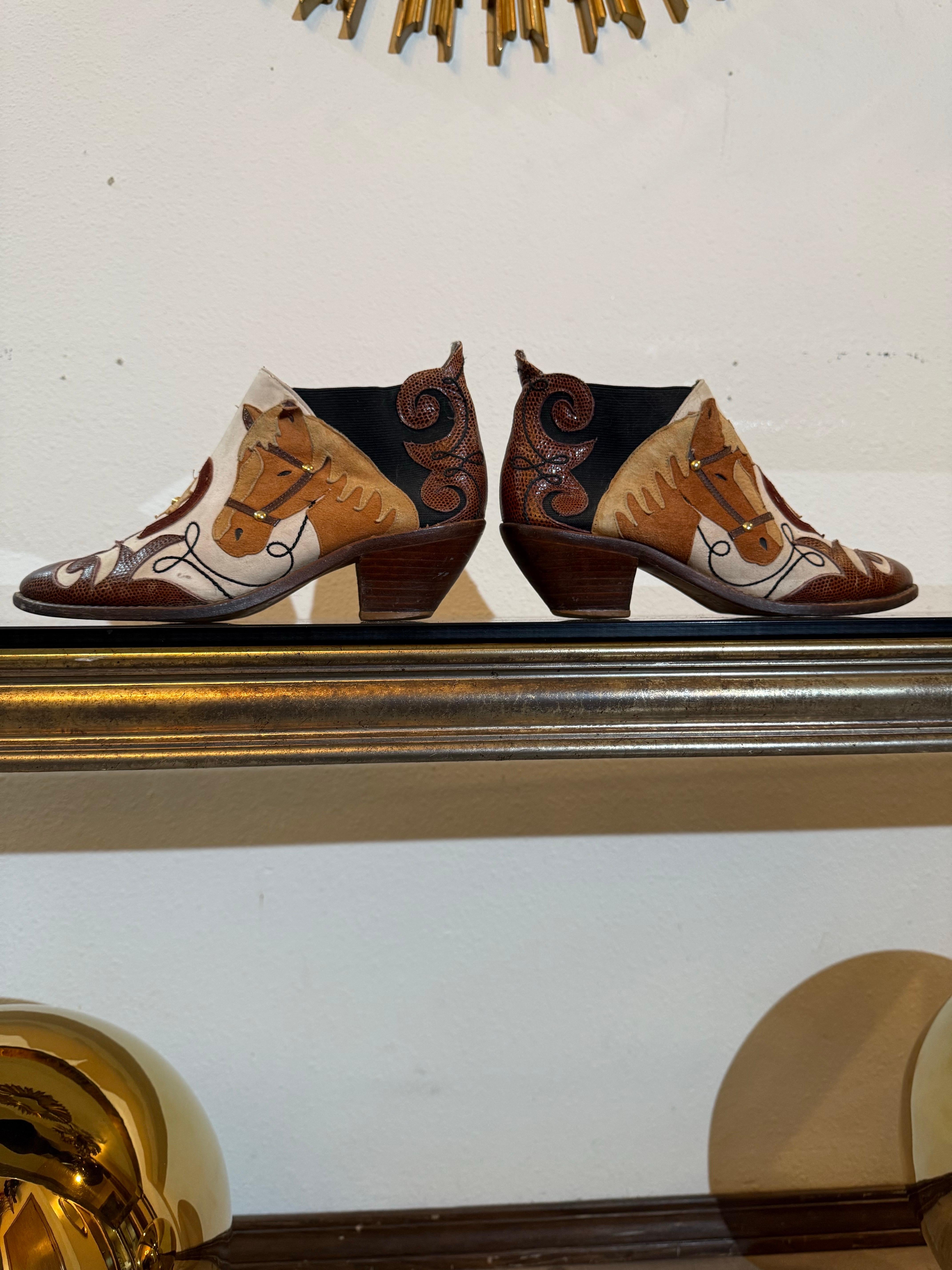 1980er Jahre Western Cowboy Pferd Motiv Stiefelette w Leder Applique Design im Angebot 4
