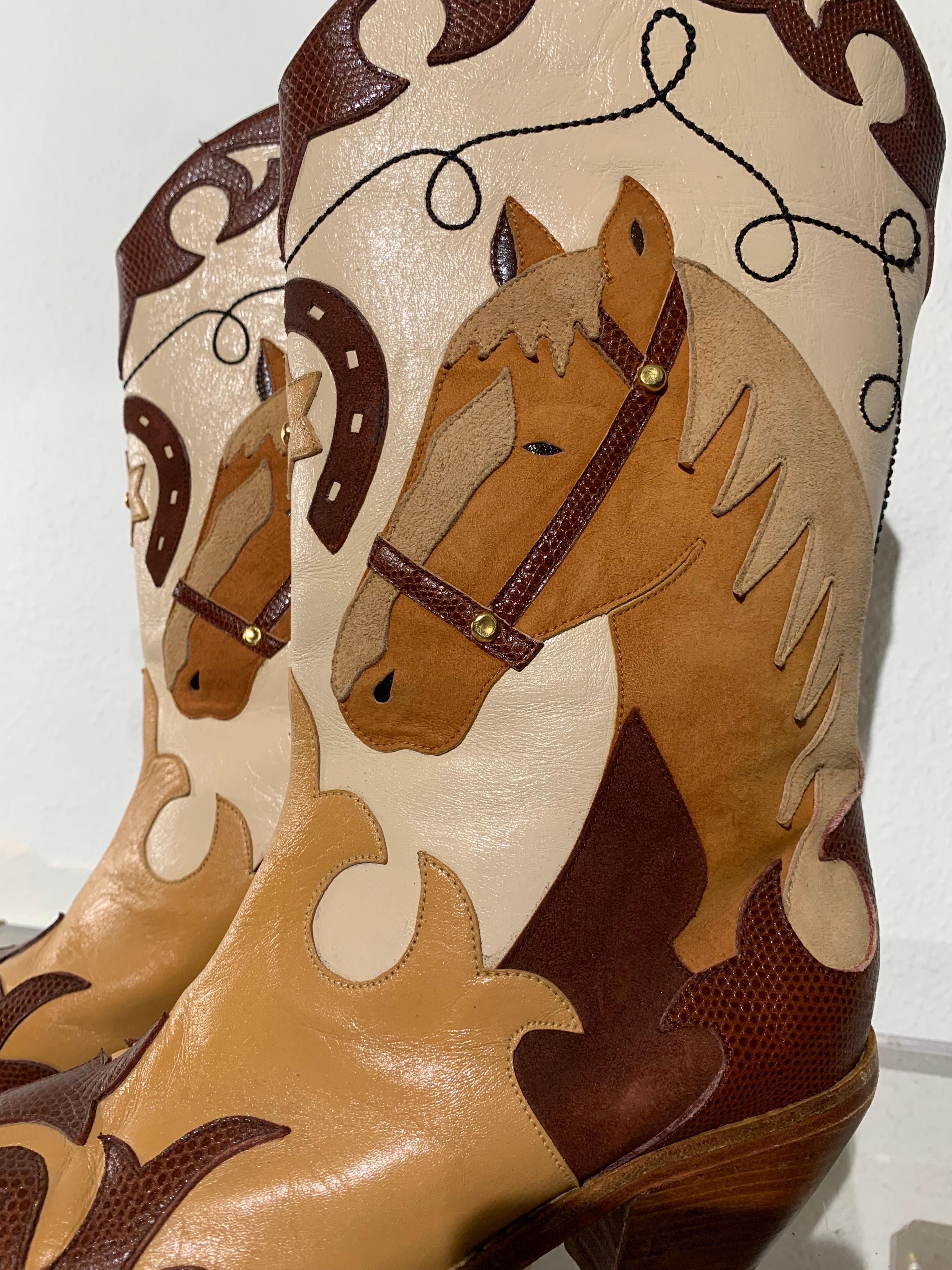 1980er Jahre Western Cowboy-Stiefel mit Pferdemotiv und Lederapplikationen im Zustand „Hervorragend“ im Angebot in Gresham, OR