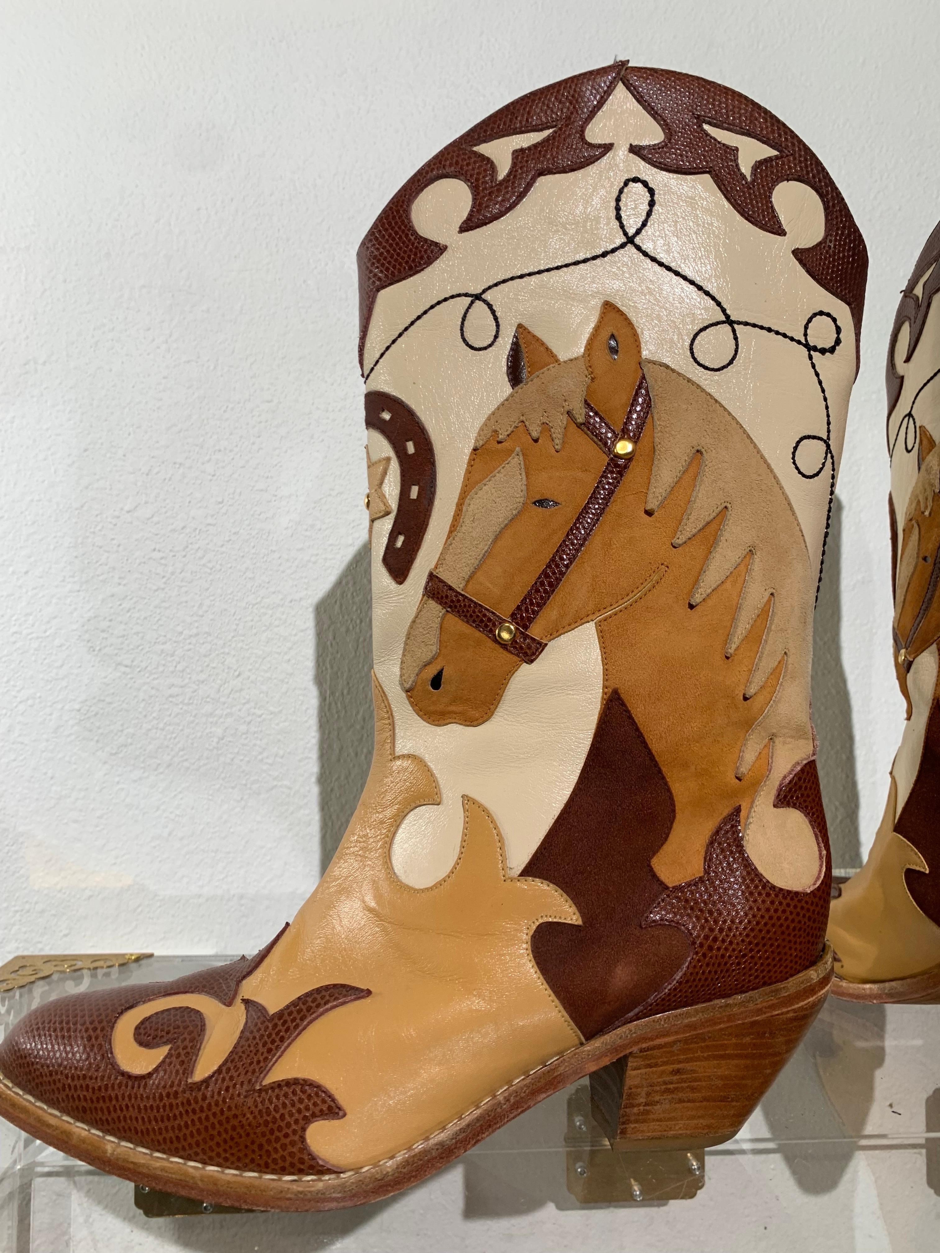 1980er Jahre Western Cowboy-Stiefel mit Pferdemotiv und Lederapplikationen im Angebot 2