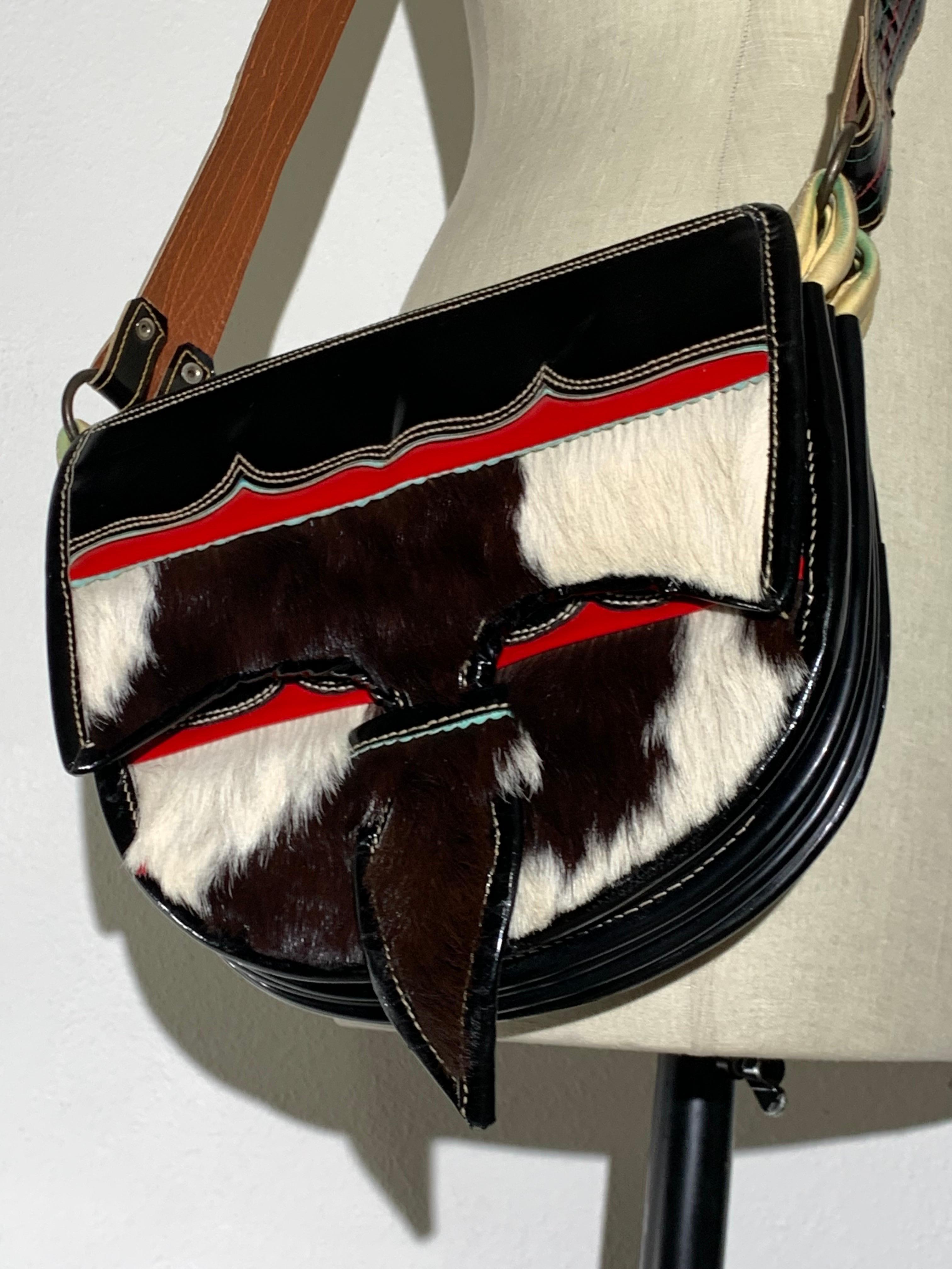 1980s Western-Inspired Black/White Cowhide & Patent Leather Saddle Shoulder Bag For Sale 8