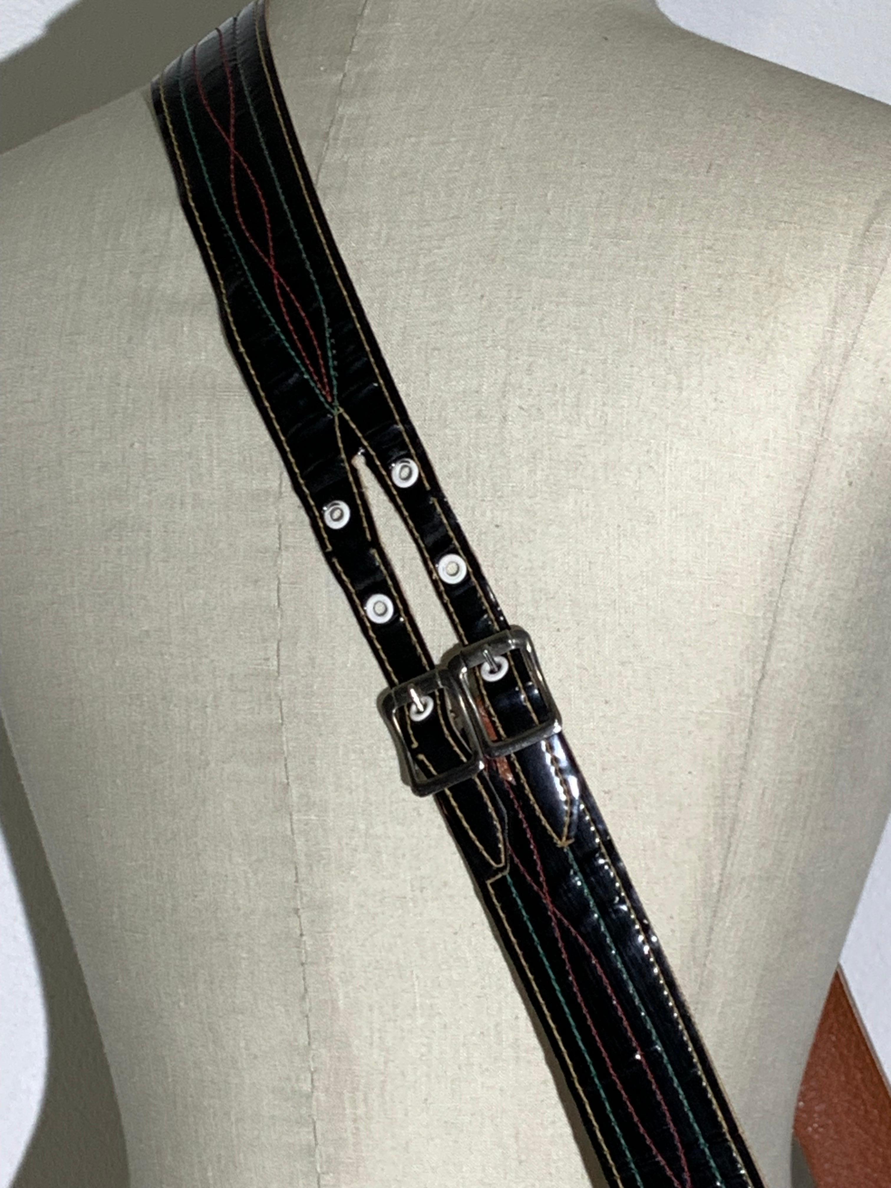 1980s Western-Inspired Black/White Cowhide & Patent Leather Saddle Shoulder Bag For Sale 11