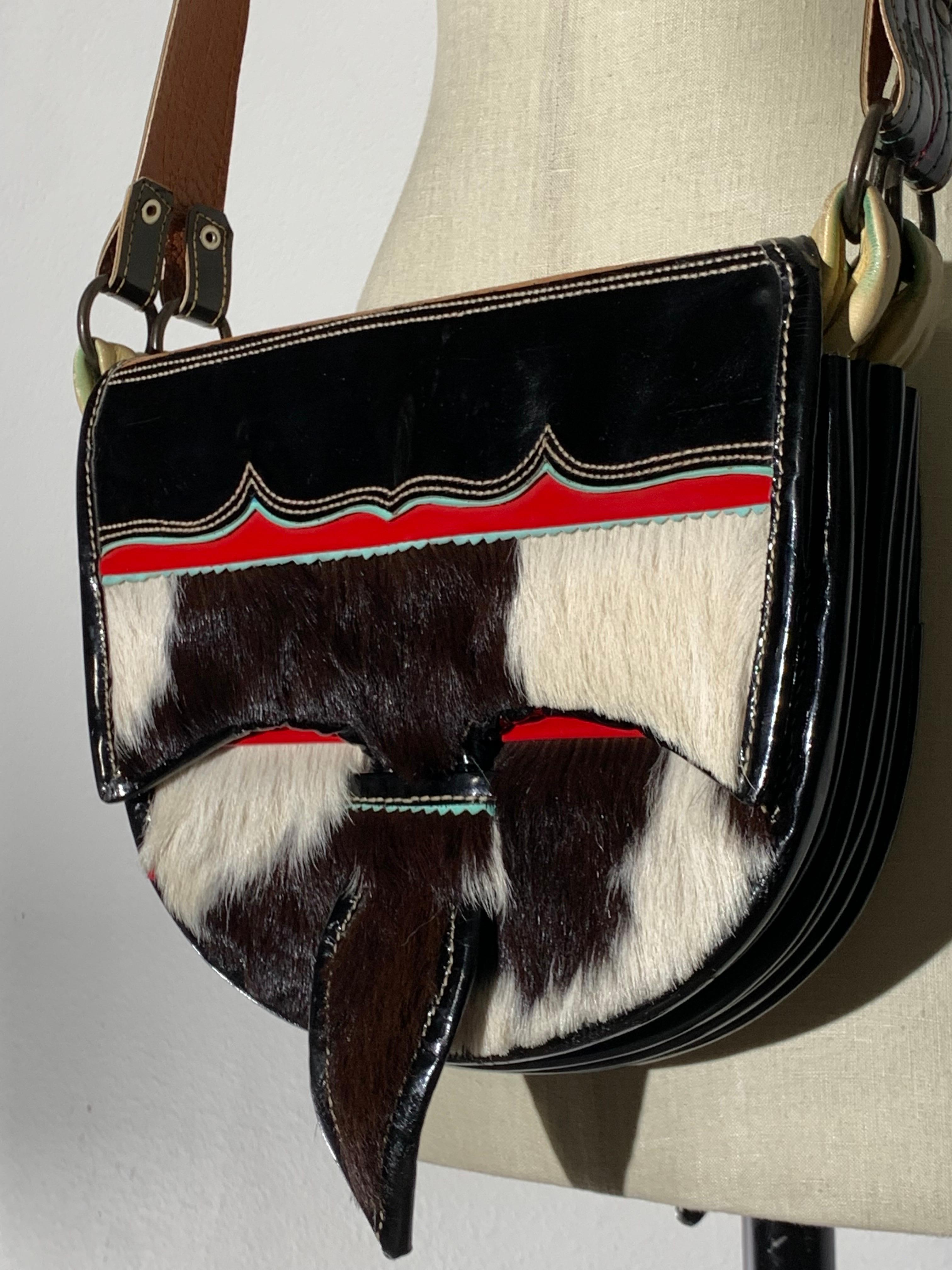 1980s Western-Inspired Black/White Cowhide & Patent Leather Saddle Shoulder Bag In Excellent Condition For Sale In Gresham, OR