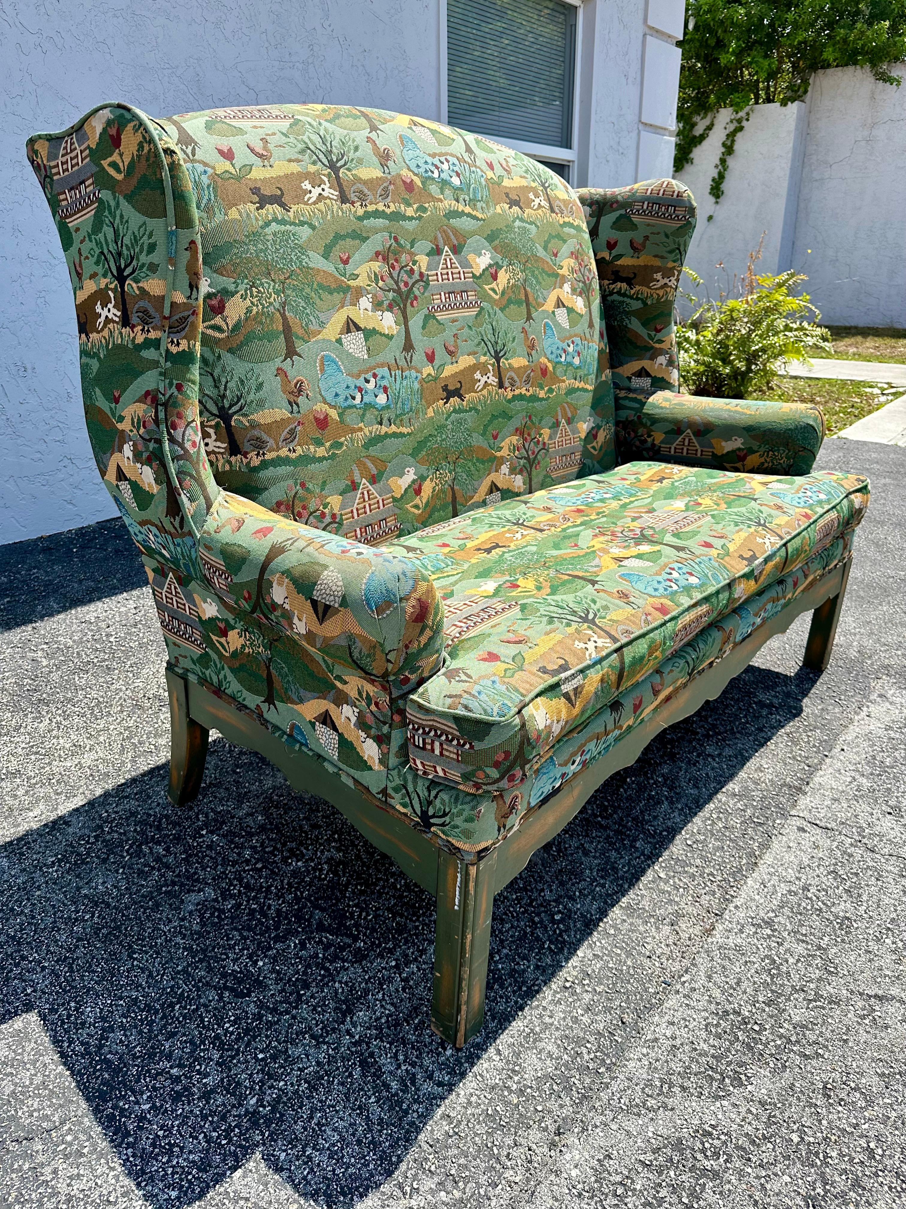 Canapé Wingback fantaisiste des années 1970, motif animal vert et serpentin coloré Bon état - En vente à Fort Lauderdale, FL