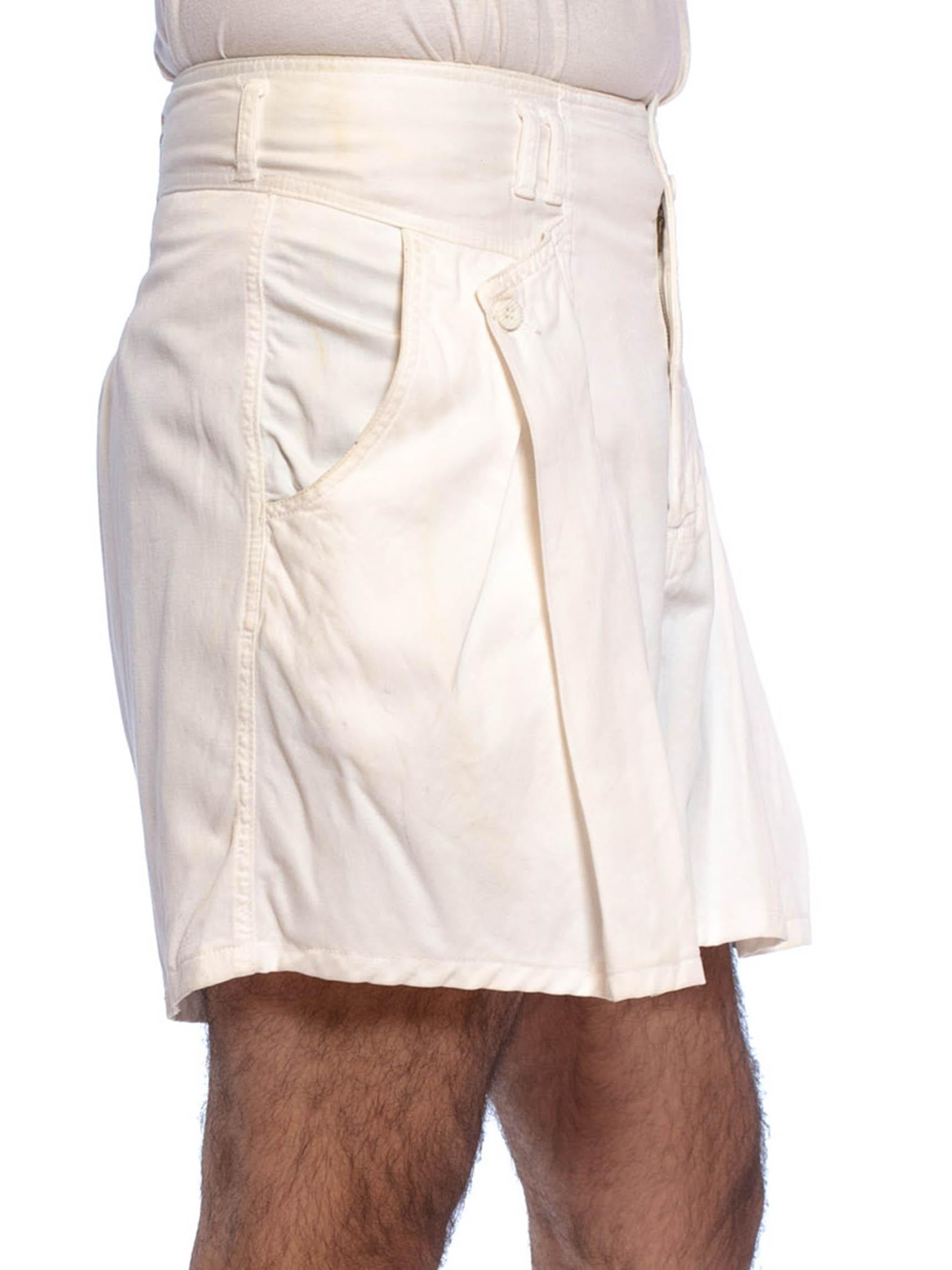 Weiße Baumwoll-Twill-Plissee-Tasche mit hoher Taille, 1980er Jahre  Shorts im Angebot 1