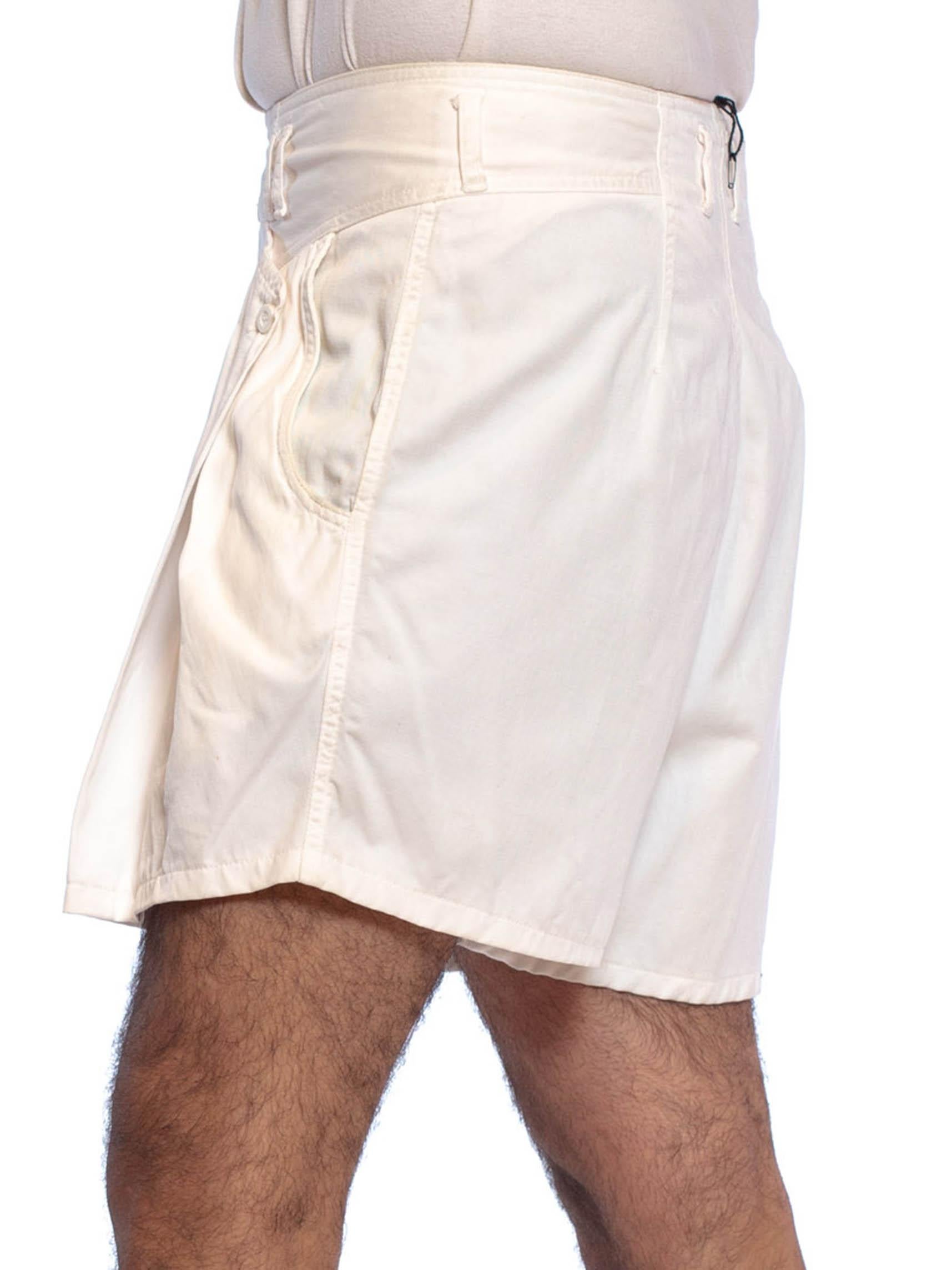 Weiße Baumwoll-Twill-Plissee-Tasche mit hoher Taille, 1980er Jahre  Shorts im Angebot 2