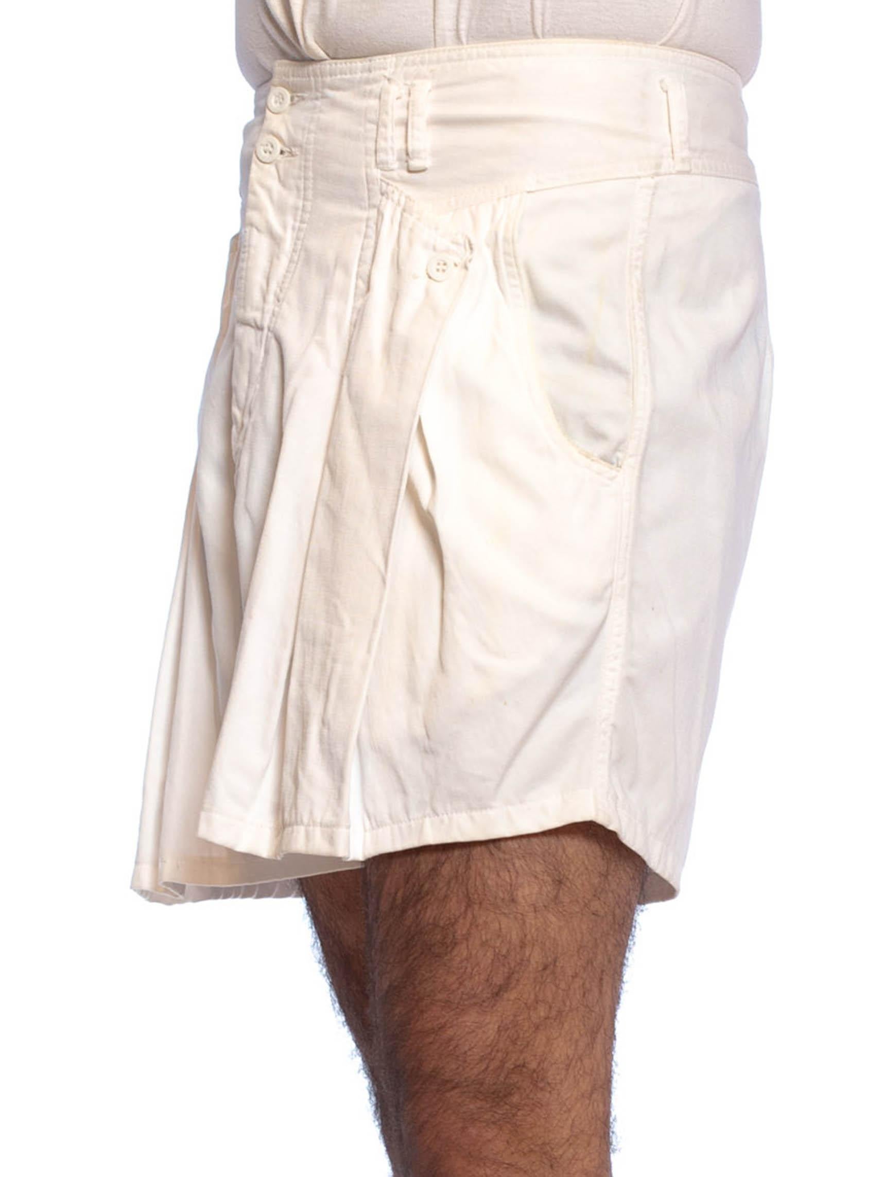 Weiße Baumwoll-Twill-Plissee-Tasche mit hoher Taille, 1980er Jahre  Shorts im Angebot 4