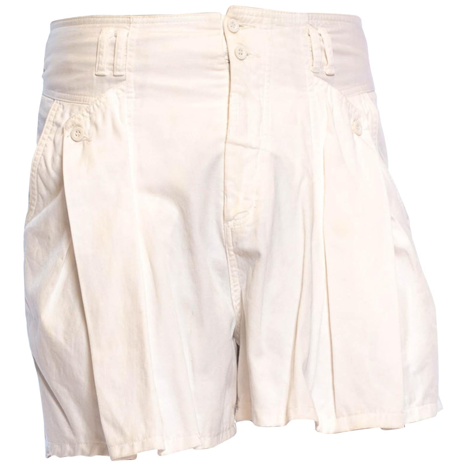 1980'S White Cotton Twill High Waisted Pleated  Shorts For Sale
