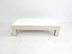 Table basse laquée blanche des années 1980 dans le style de Willy Rizzo