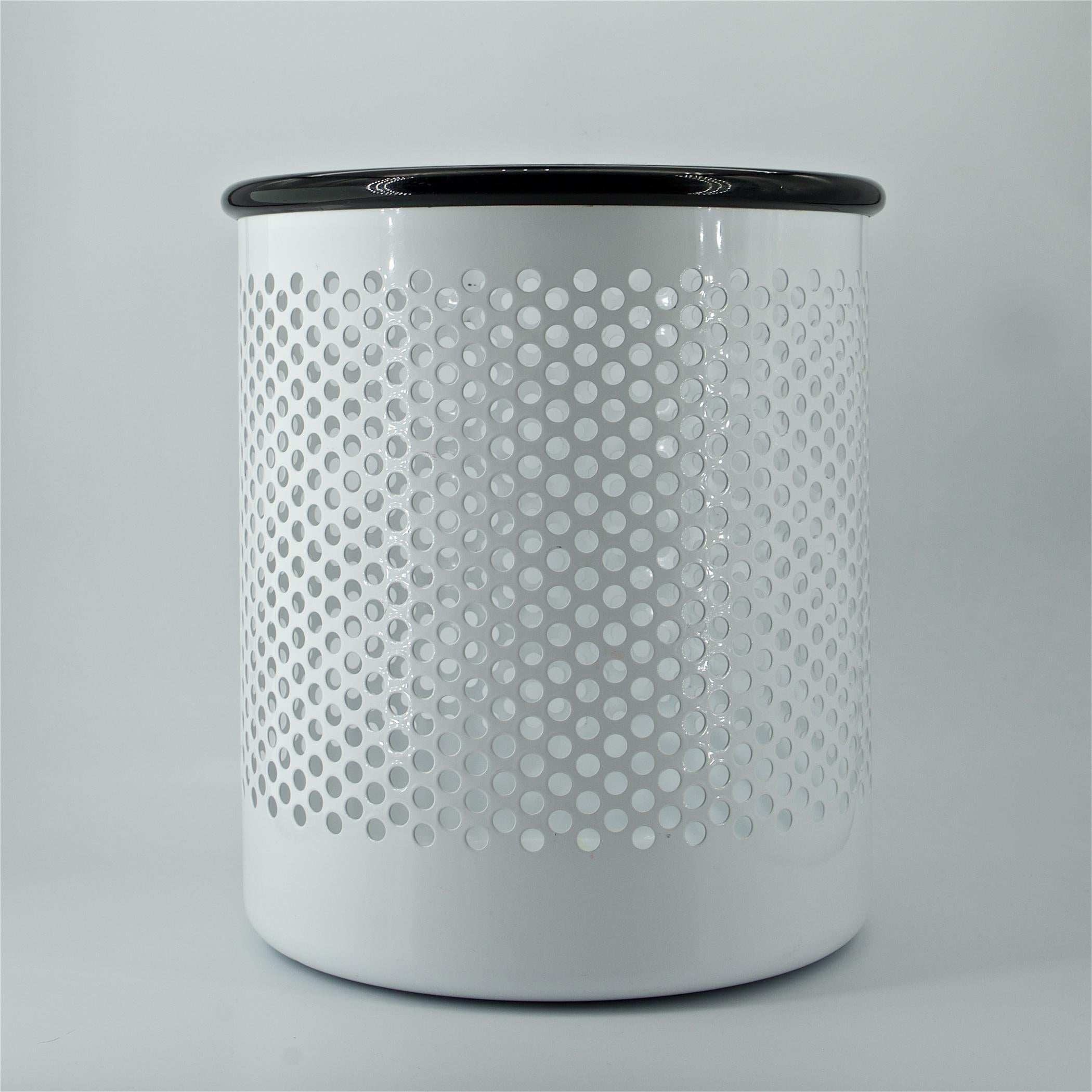 Memphis style wastebasket, light use. A bit more uncommon of a color, Made in Italy.