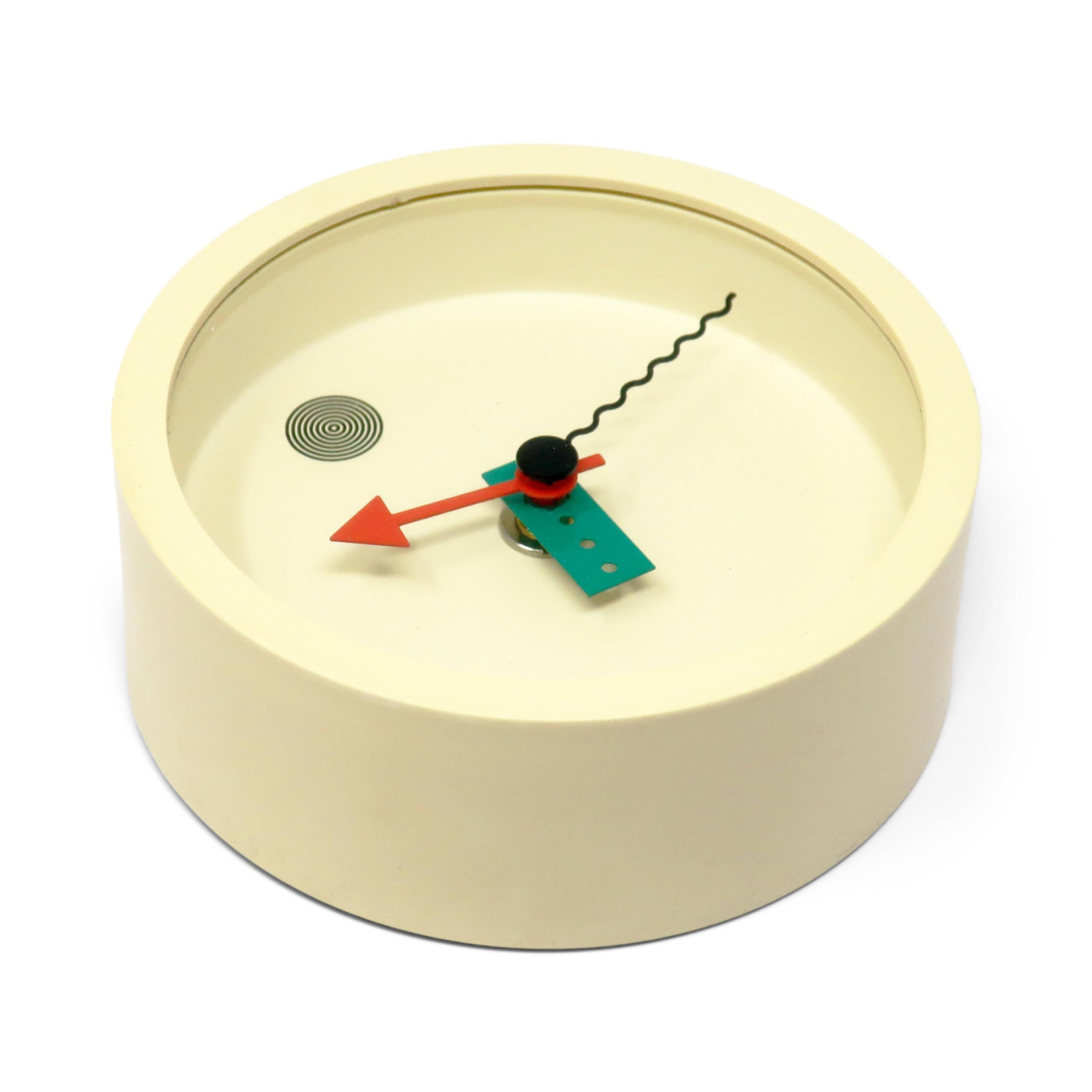 Postmoderne Horloge murale postmoderne blanche des années 1980 de Shohei Mihara pour Wakita en vente
