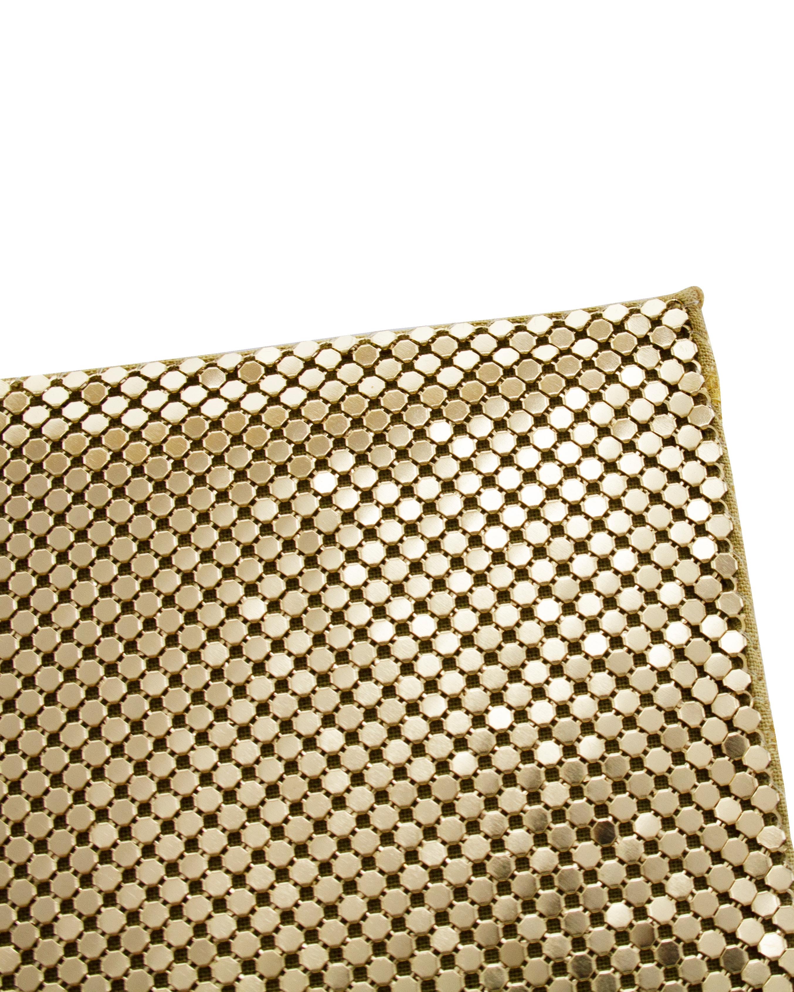 1980s Whiting and Davis Gold Mesh Evening Bag  In Good Condition For Sale In Toronto, Ontario
