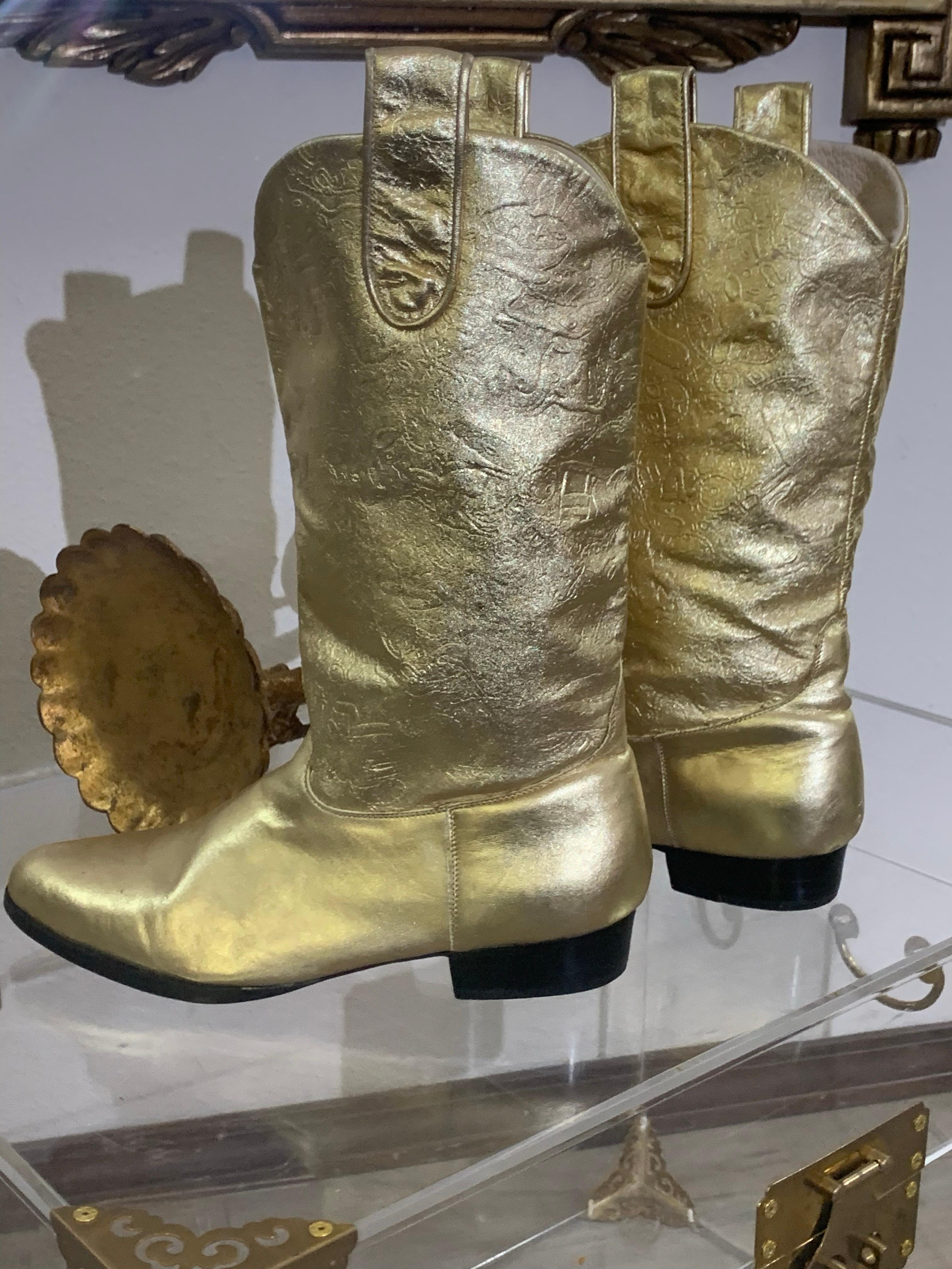 Marrone Stivali occidentali metallizzati dorati da donna degli anni '80 in pelle morbida e rilassata misura 7 1/2 B. in vendita
