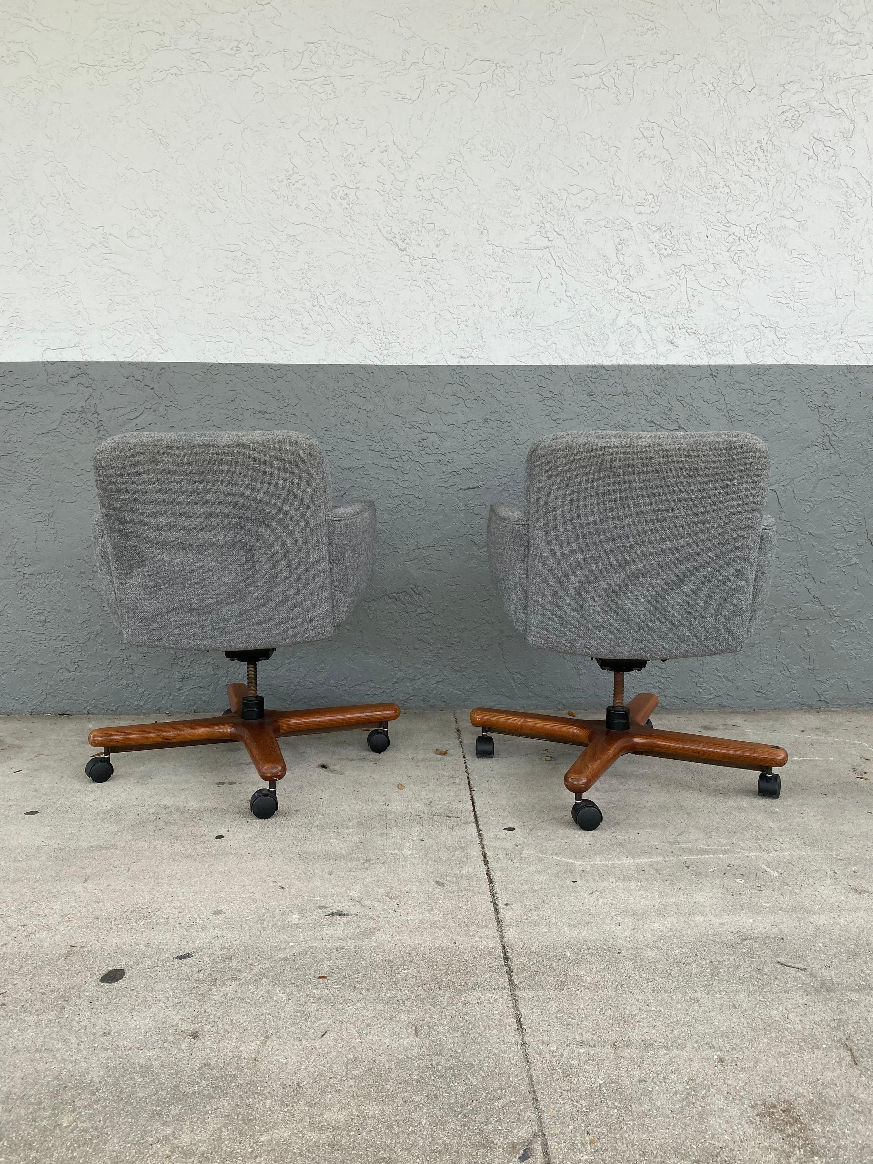 Post-Modern 1980s Wood Base Office Swivel Chair For Sale
