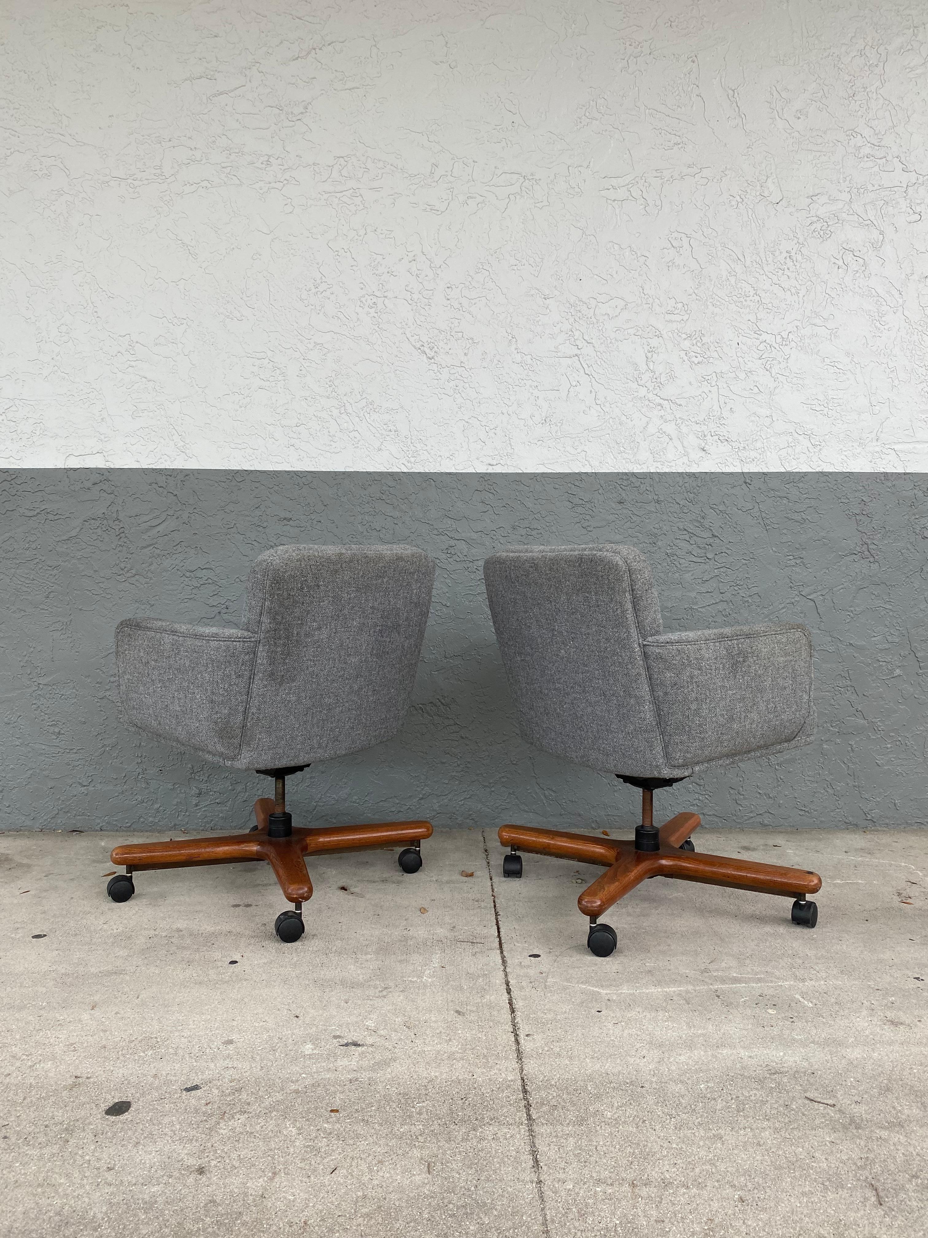 American 1980s Wood Base Office Swivel Chair For Sale