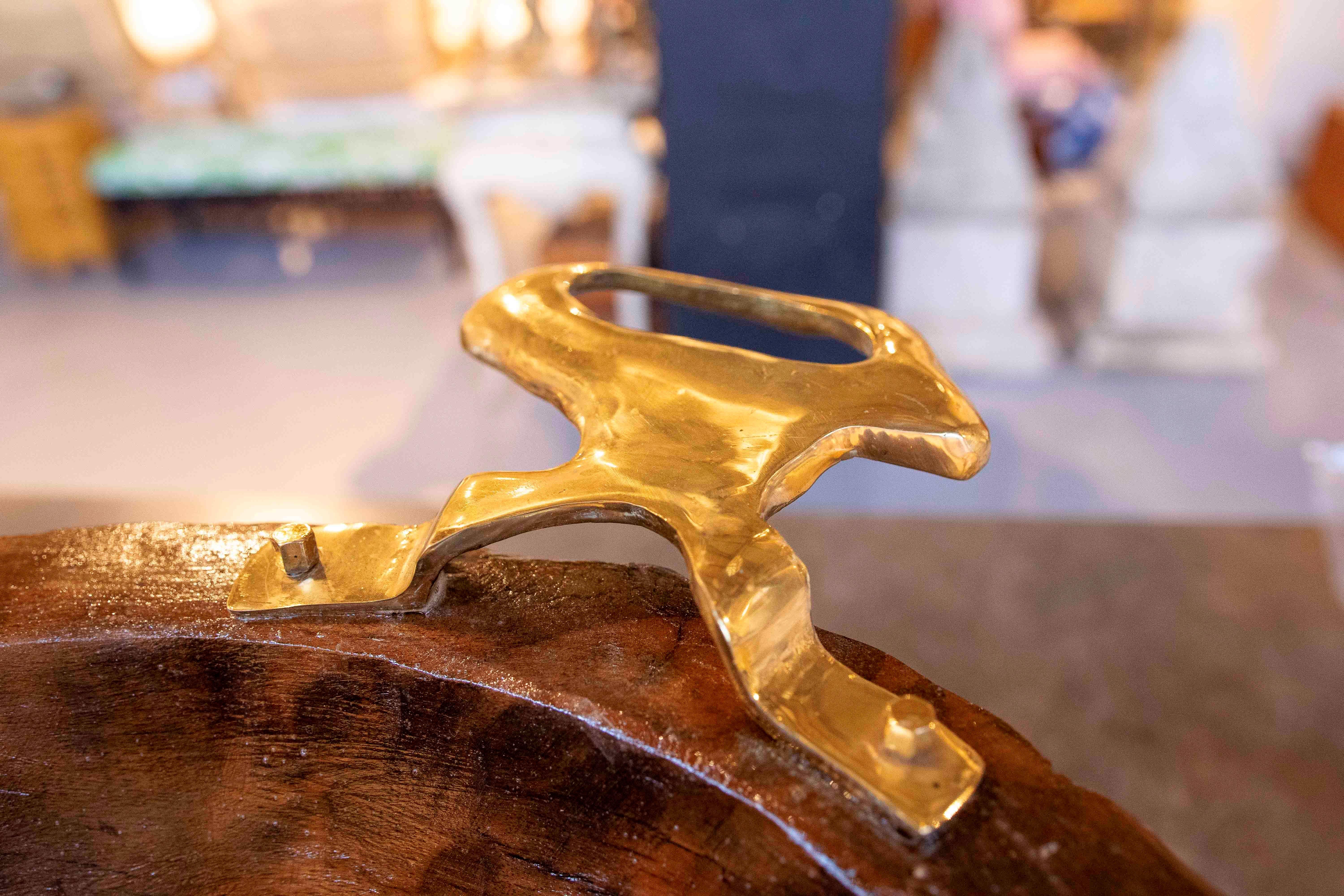 1980er Jahre hölzerner Tafelaufsatz mit Bronzegriffen, signiert von David Marshall im Angebot 3