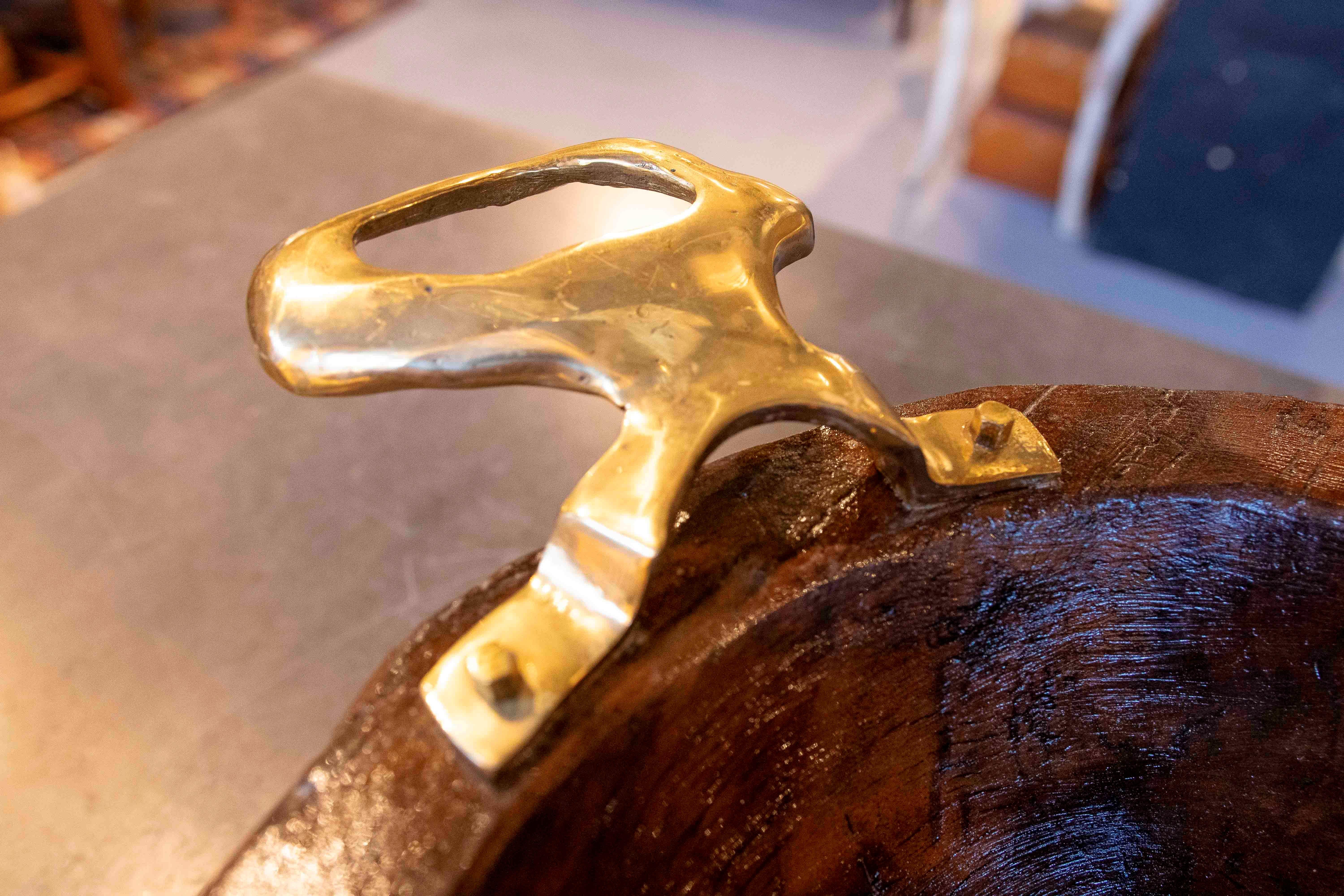 1980er Jahre hölzerner Tafelaufsatz mit Bronzegriffen, signiert von David Marshall im Angebot 4