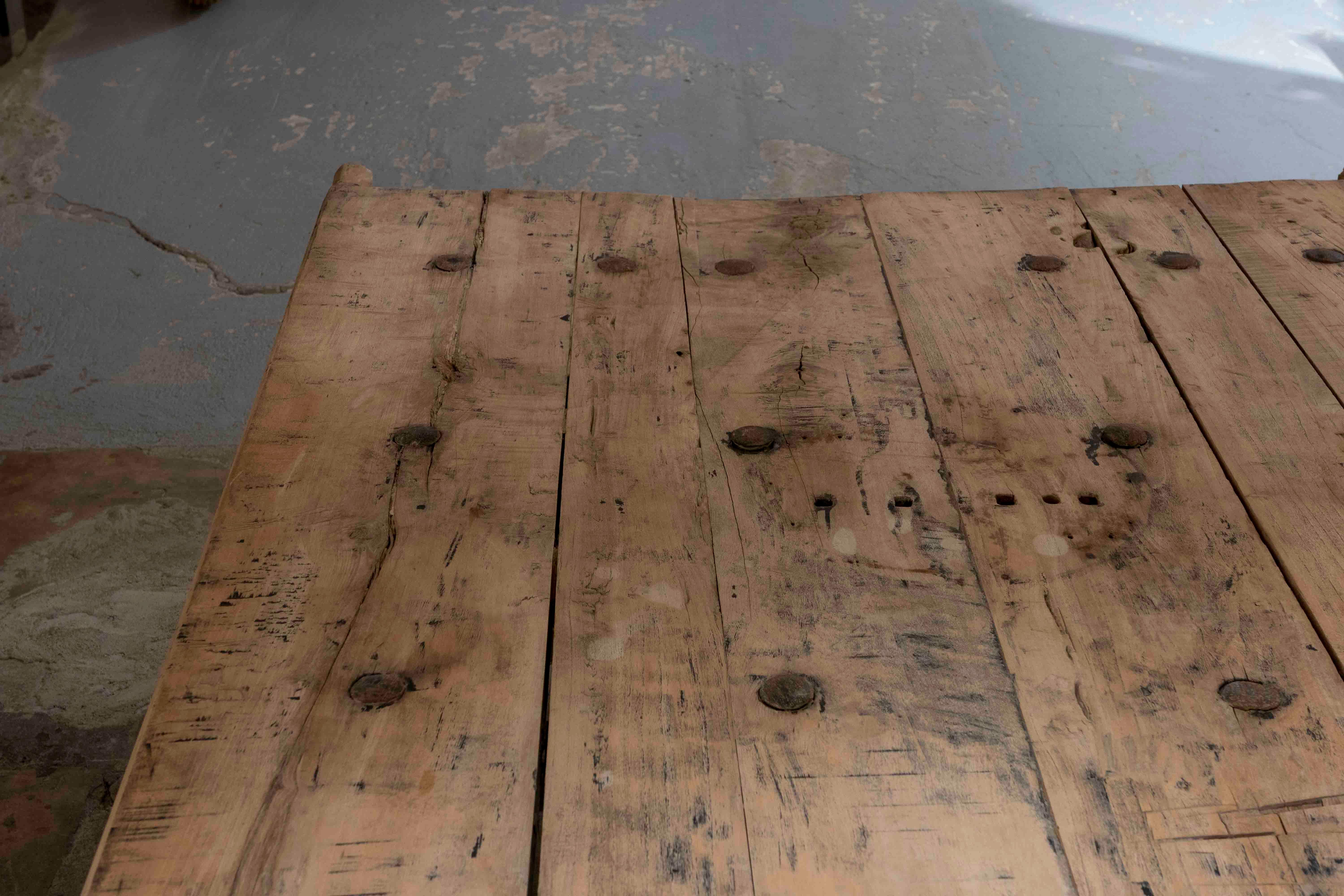 Table en bois des années 1980 fabriquée avec une porte ancienne  en vente 5
