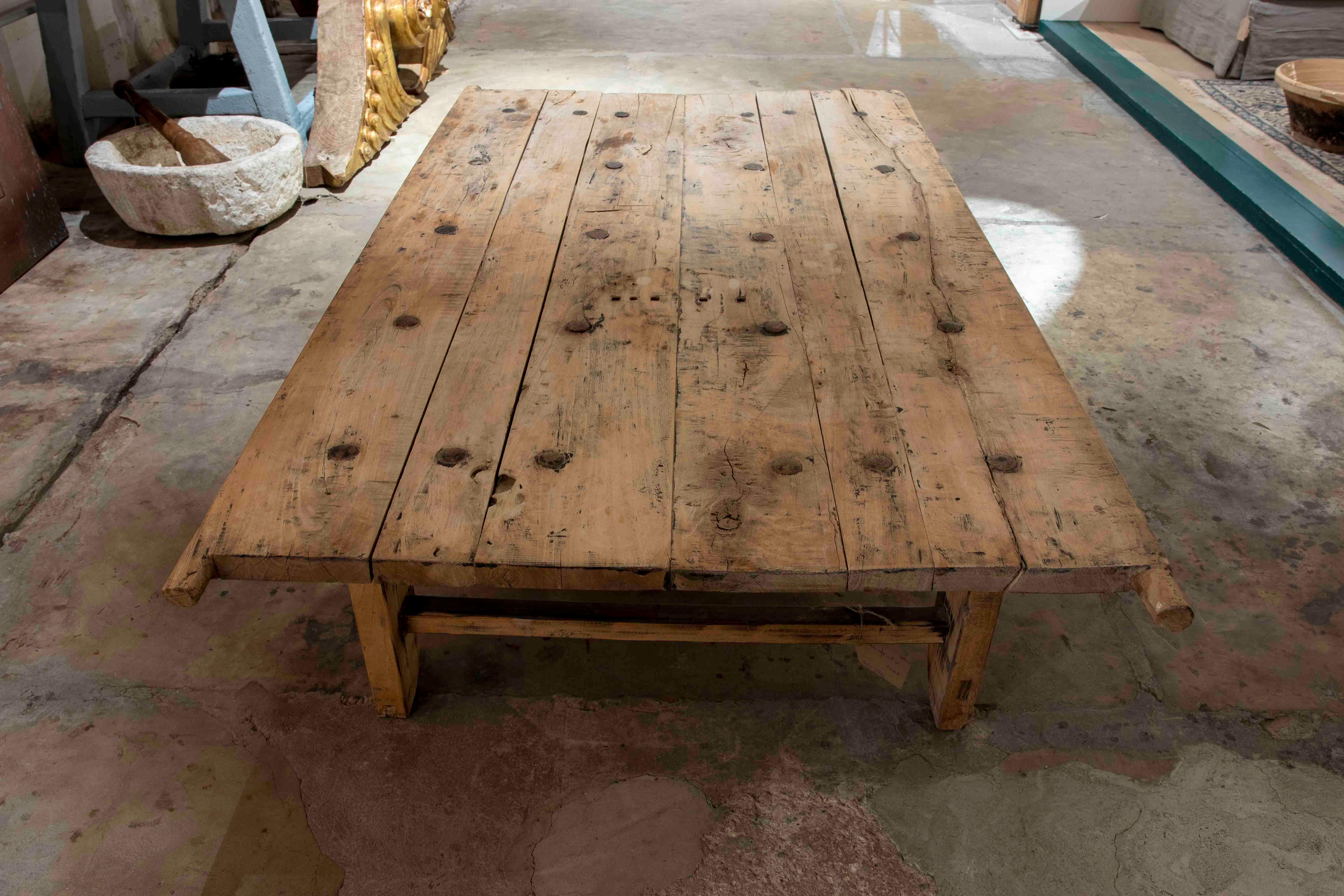 Table en bois des années 1980 fabriquée avec une porte ancienne  Bon état - En vente à Marbella, ES